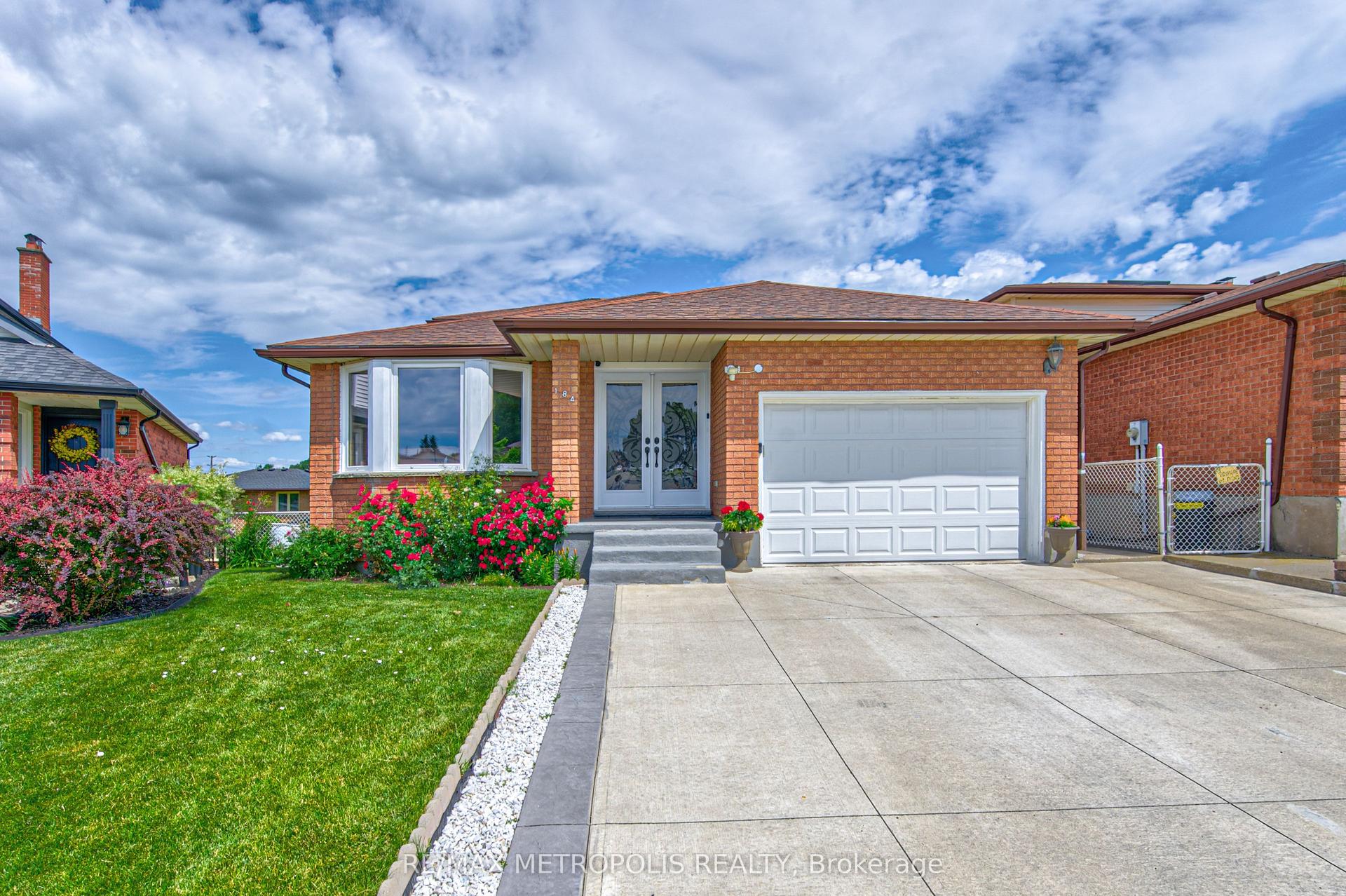 184 Stonyburn Crescent — photo 1