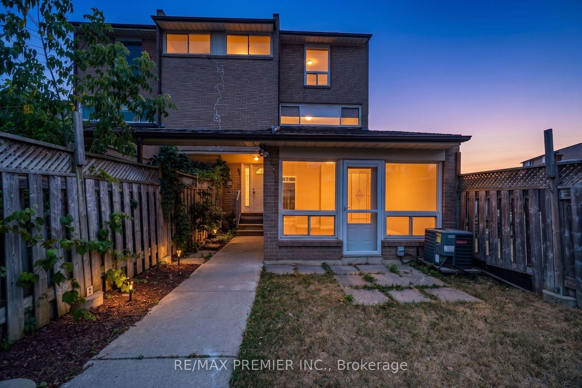 248 John Garland Boulevard 82 #82, Toronto — Condo Town for sale, photo 1