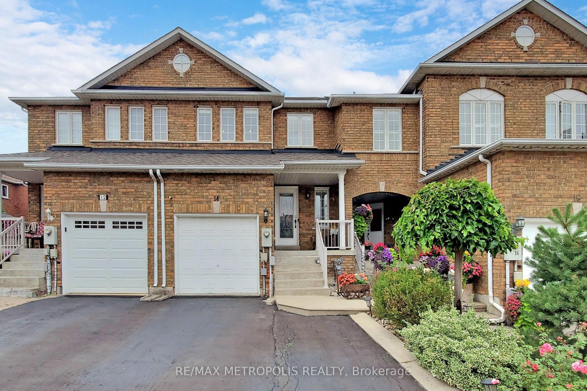 14 Piazza Crescent — photo 1