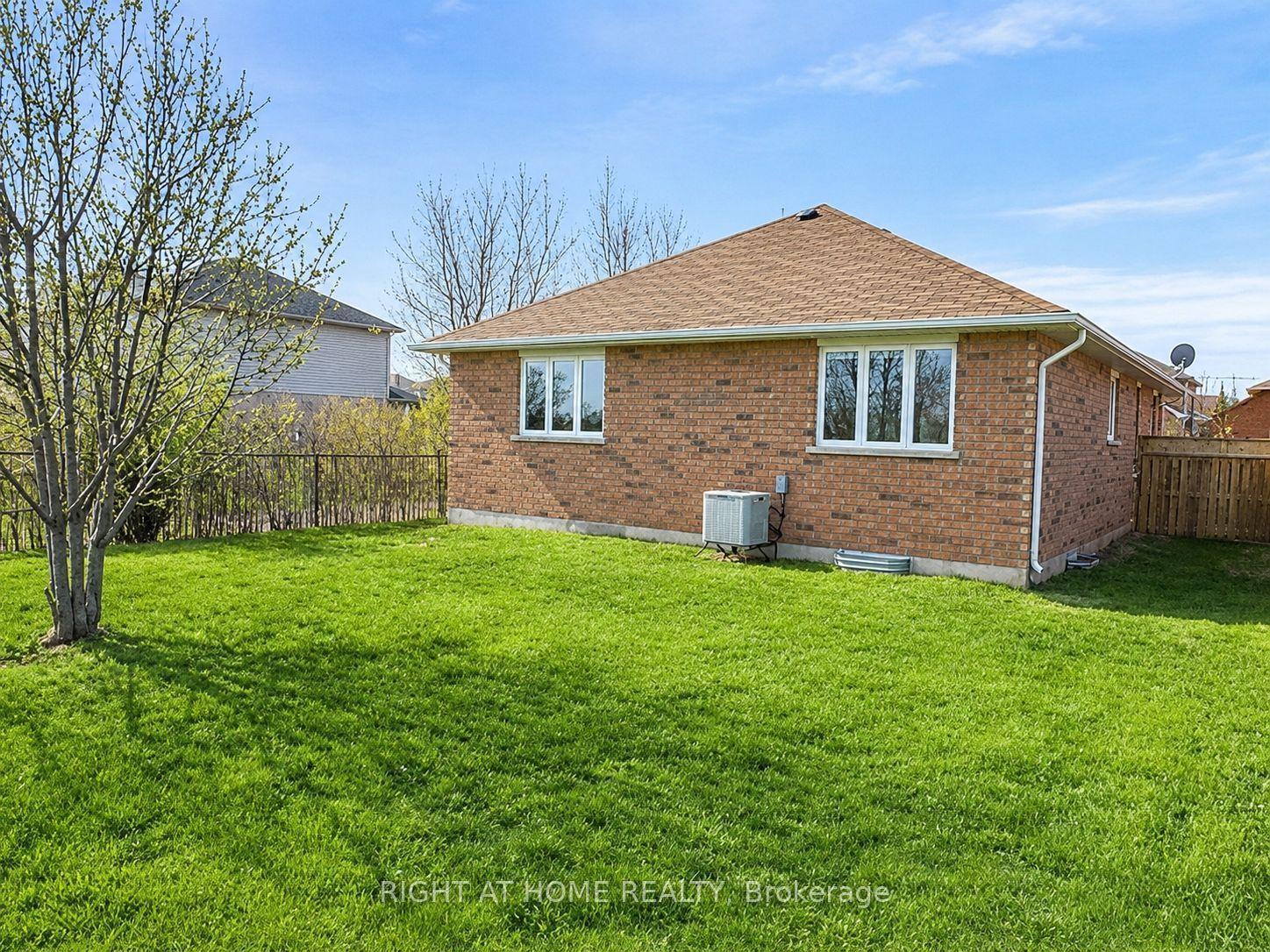 62 Highland Road W Lower #Lower, Hamilton — Detached for lease, photo 1