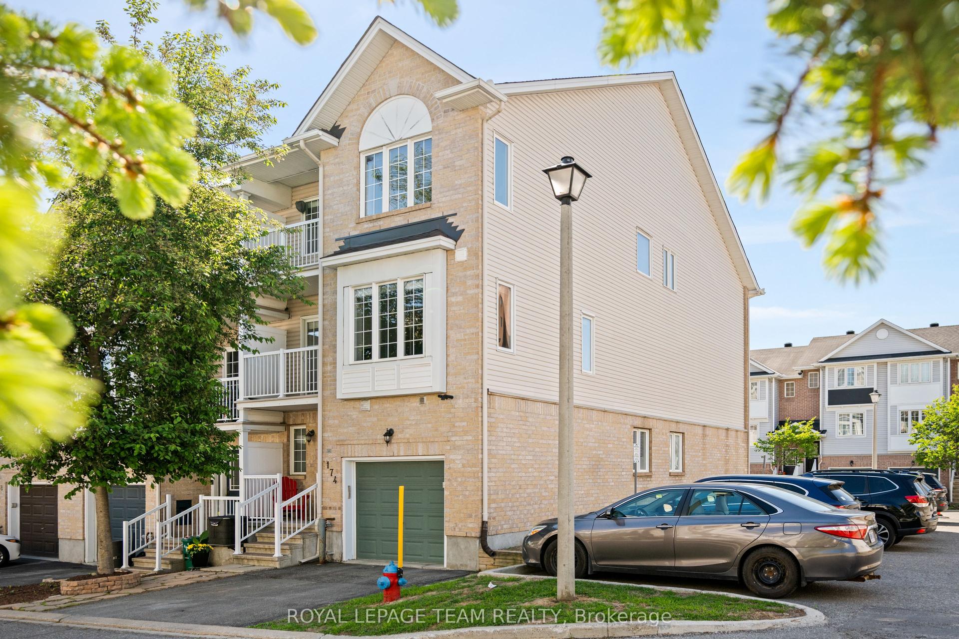 174 Fordham Private — photo 1