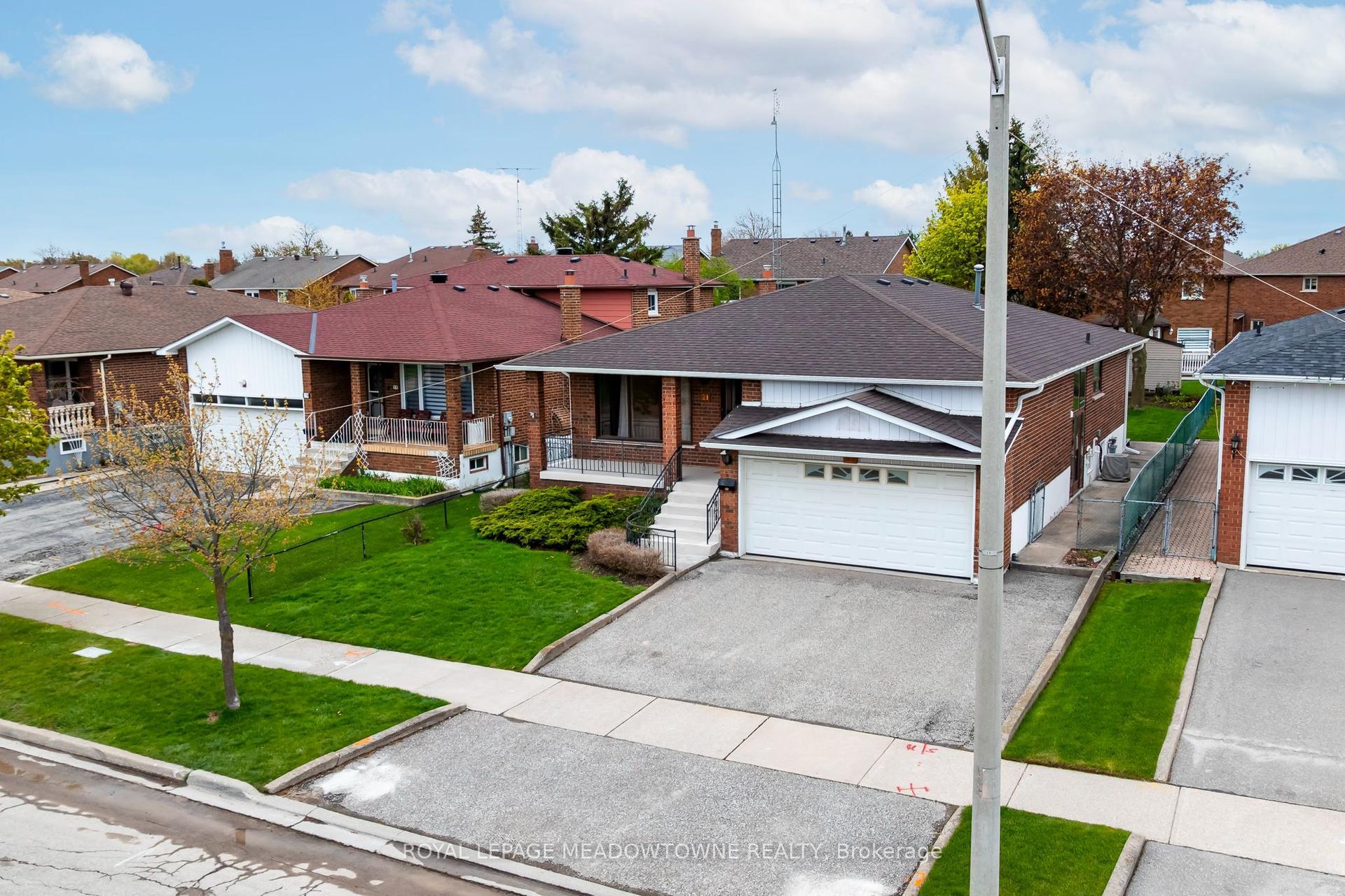 21 Leander Street — photo 1