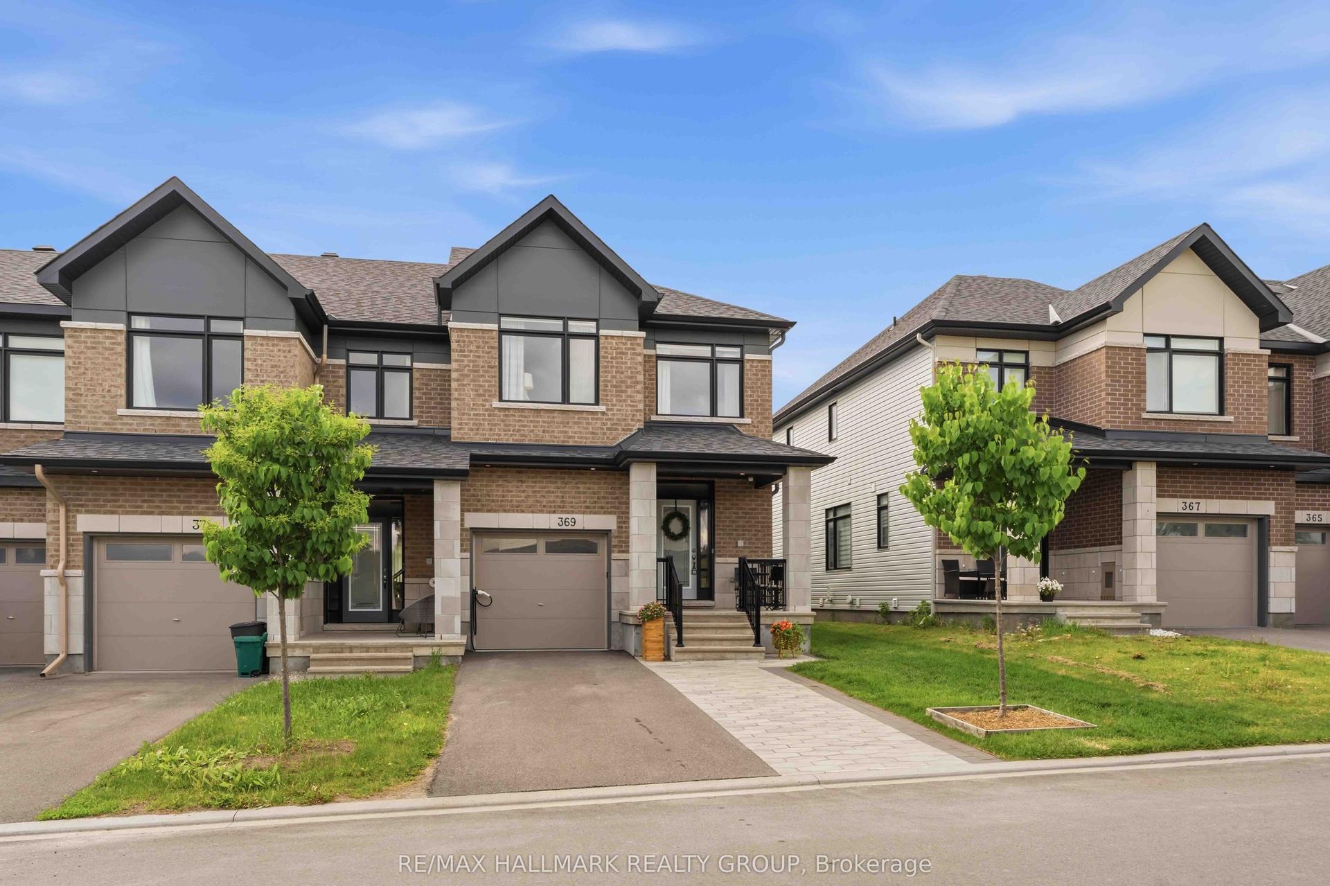 369 Broadridge Crescent — photo 1