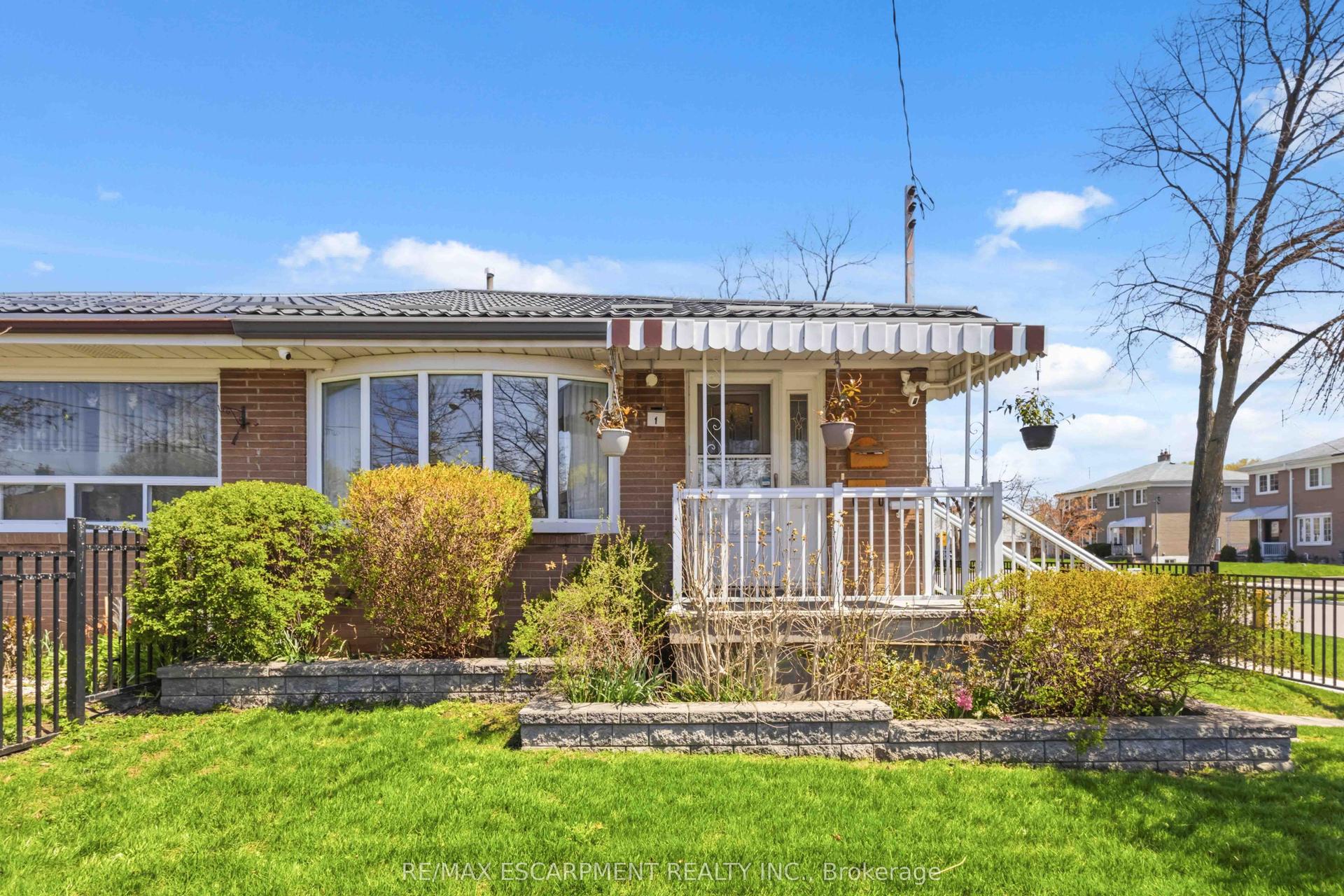 1 Birkdale Road — photo 1