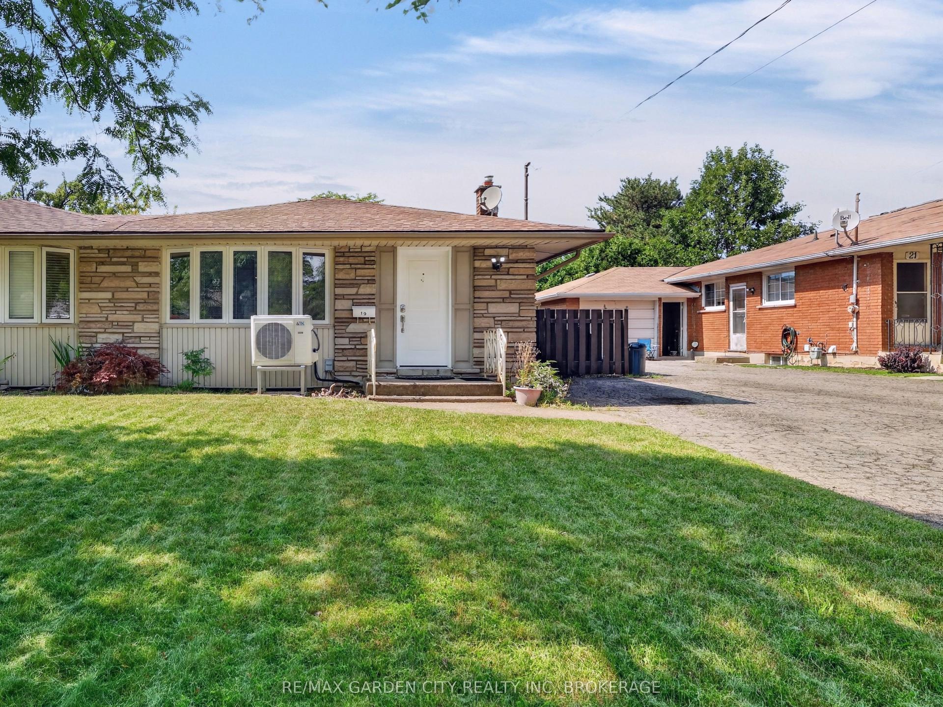19 Black Knight Road, St. Catharines — Semi-Detached for sale, photo 1
