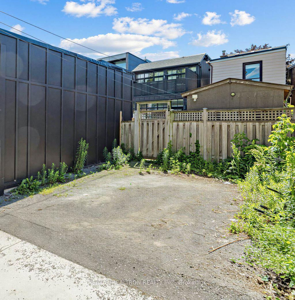 425 Clinton Street — photo 1