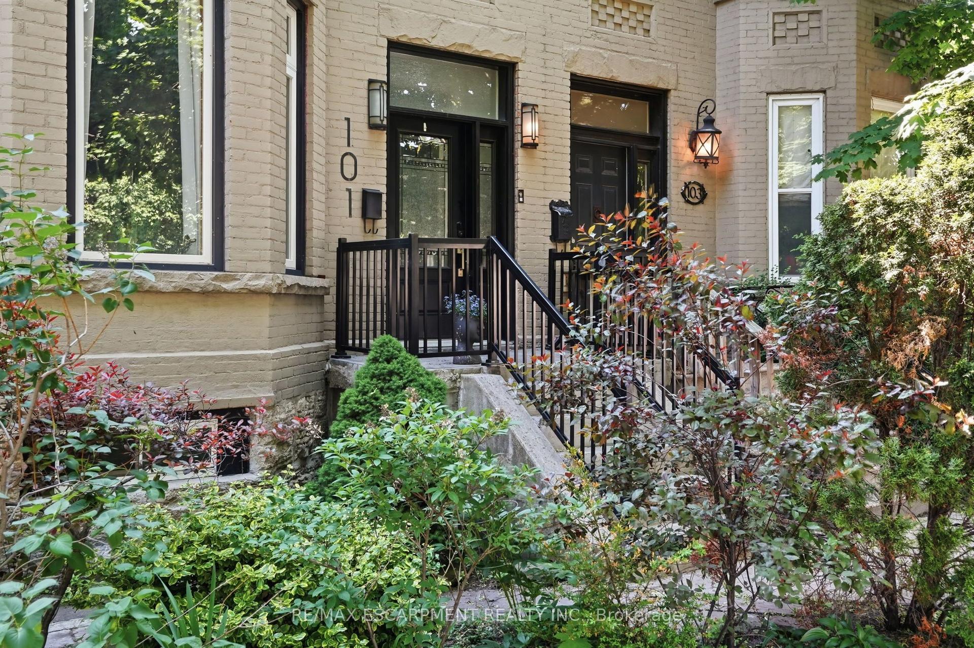 101 Victoria Avenue S, Hamilton — Semi-Detached for sale, photo 1