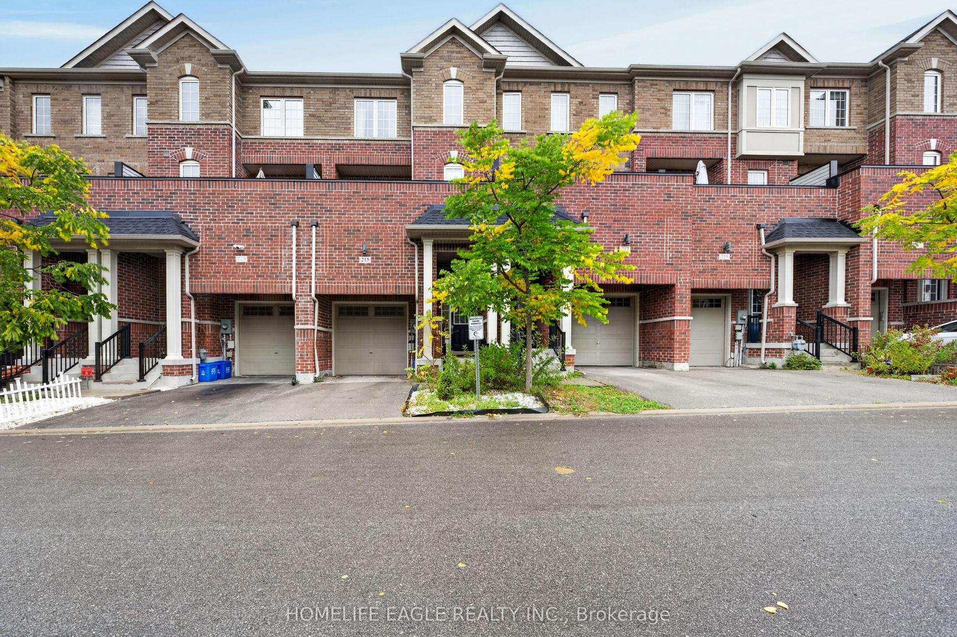 215 Harding Park Street, Newmarket — Townhouse for lease, photo 1