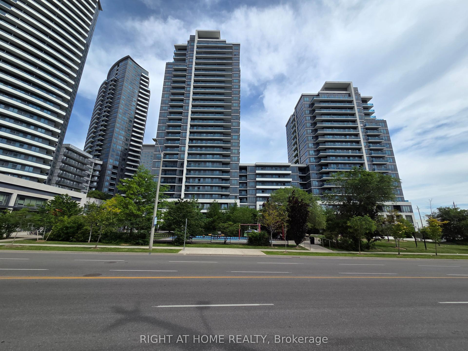 7165 Yonge Street 1606 #1606 — photo 1