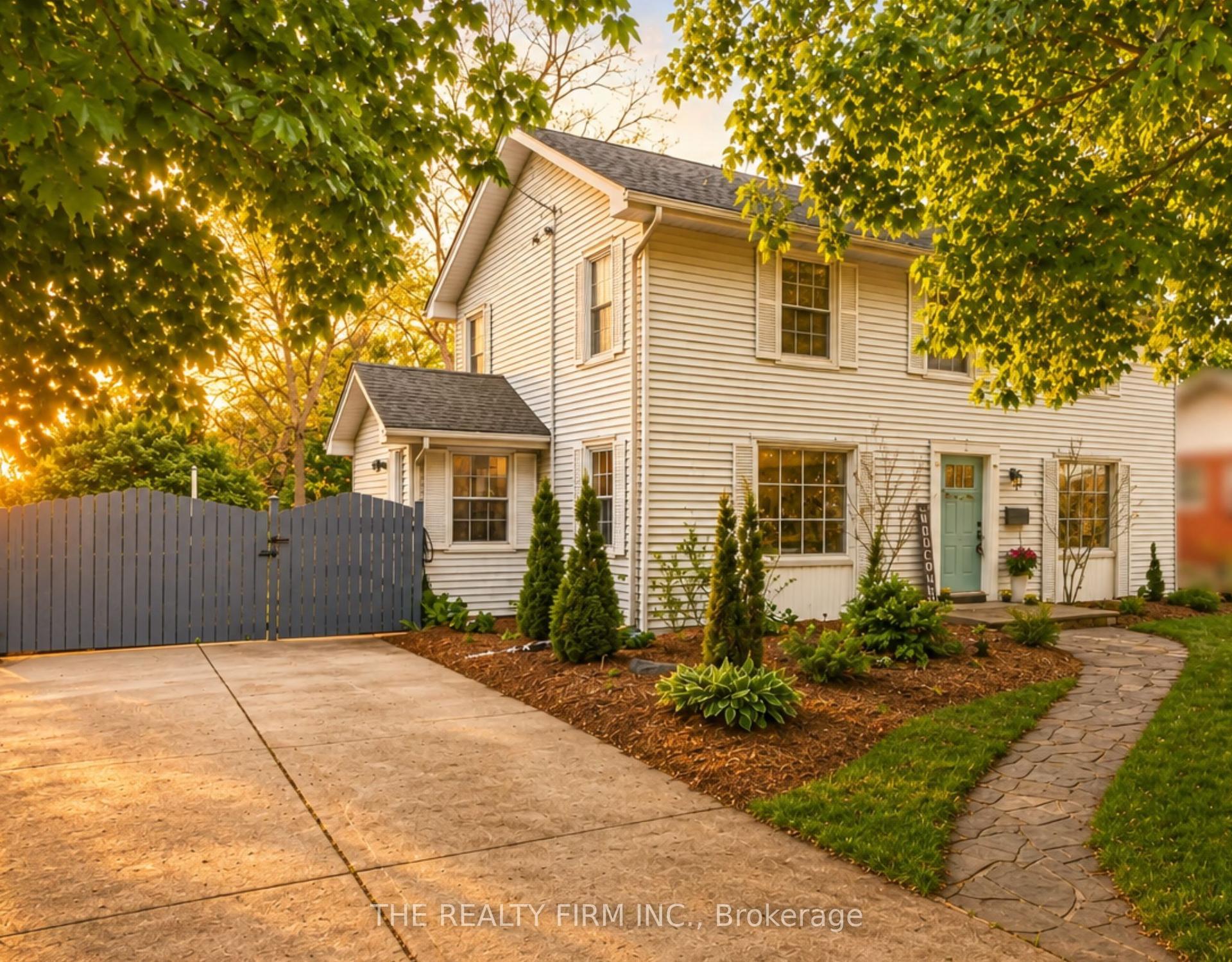 293 Carrie Street — photo 1