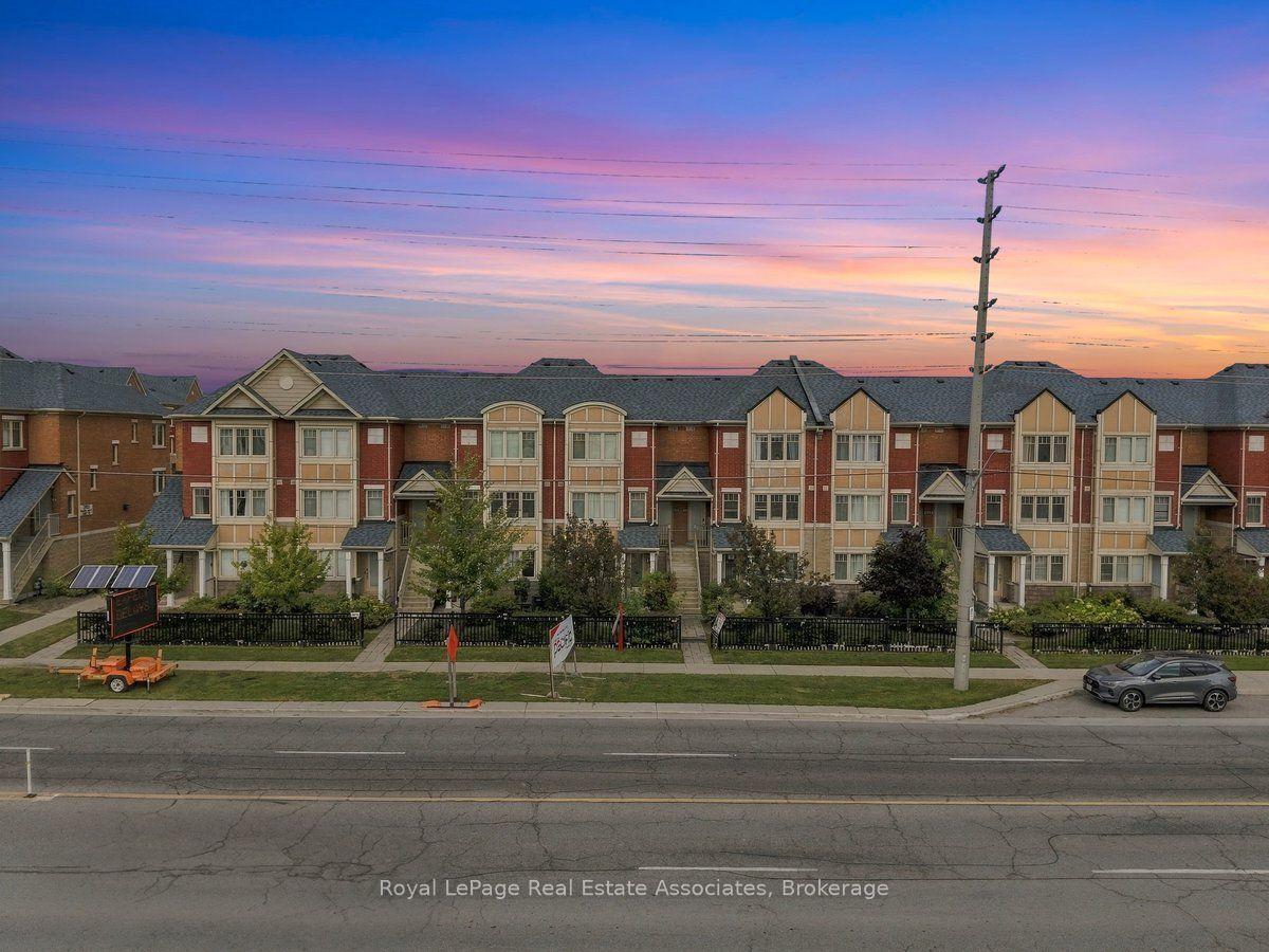 3975 Eglinton Avenue W 16 #16, Mississauga — Condo Town for sale, photo 1