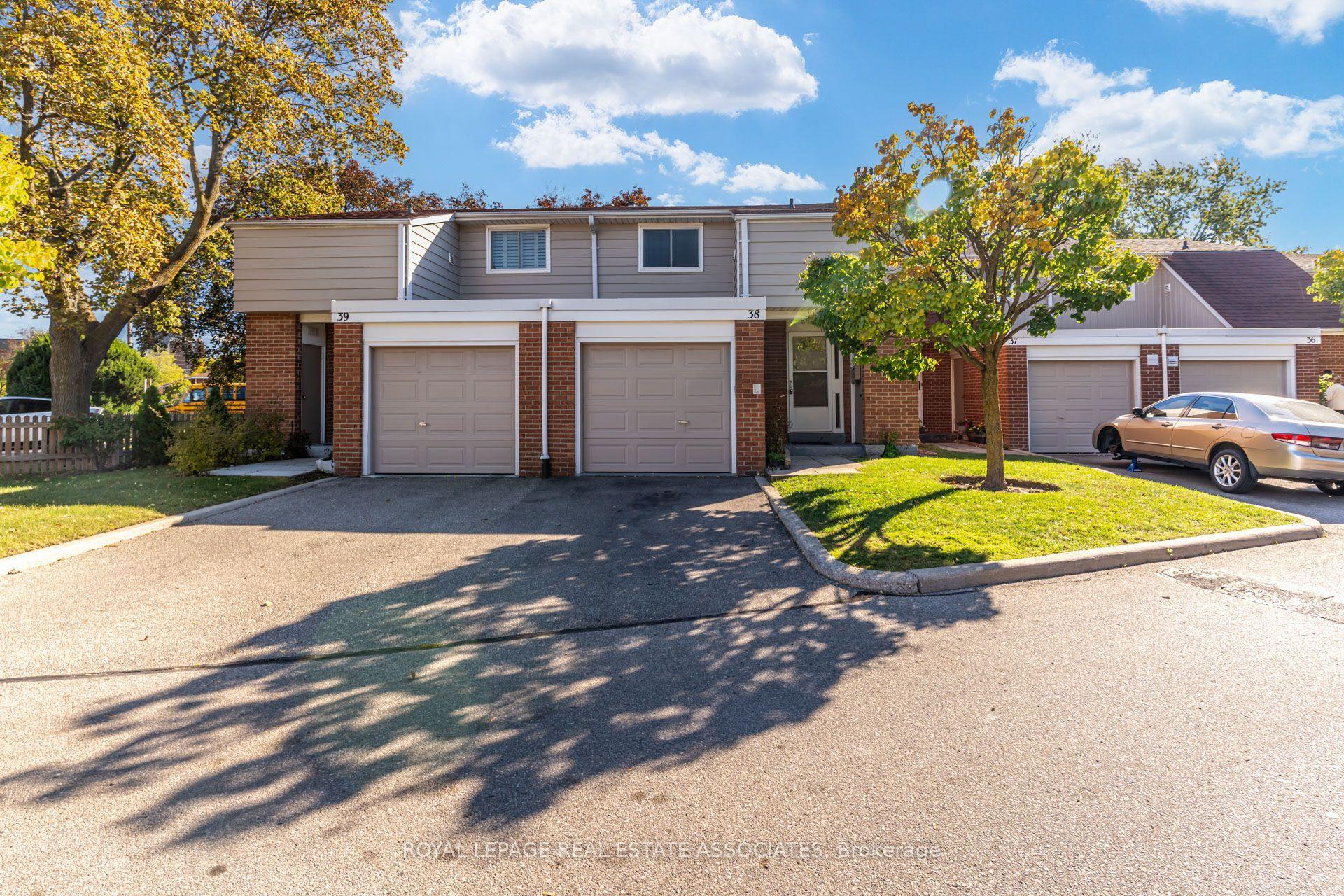 215 Mississauga Valley Boulevard, Mississauga — Condo Town for sale, photo 1