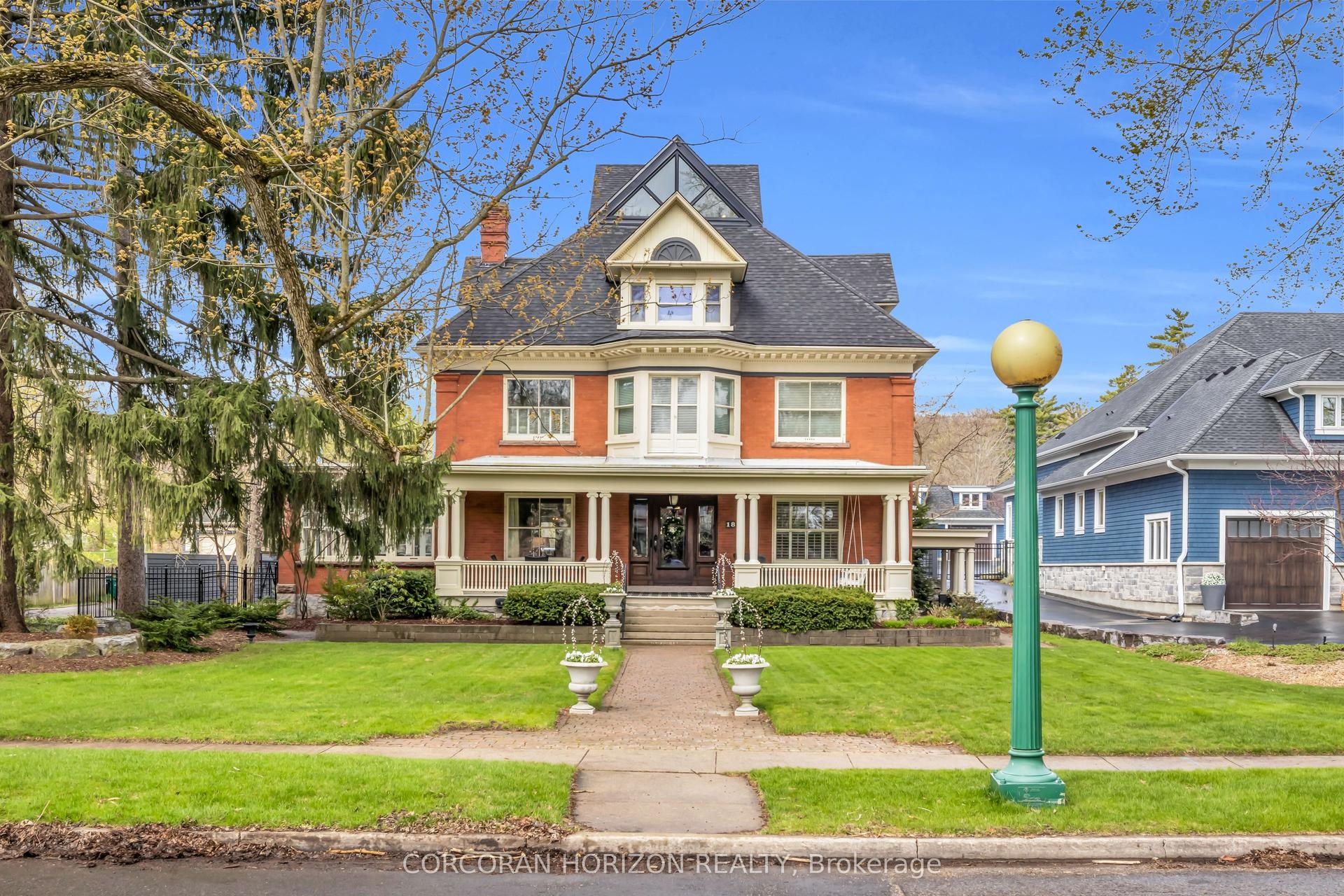 18 Brant Road N — photo 1