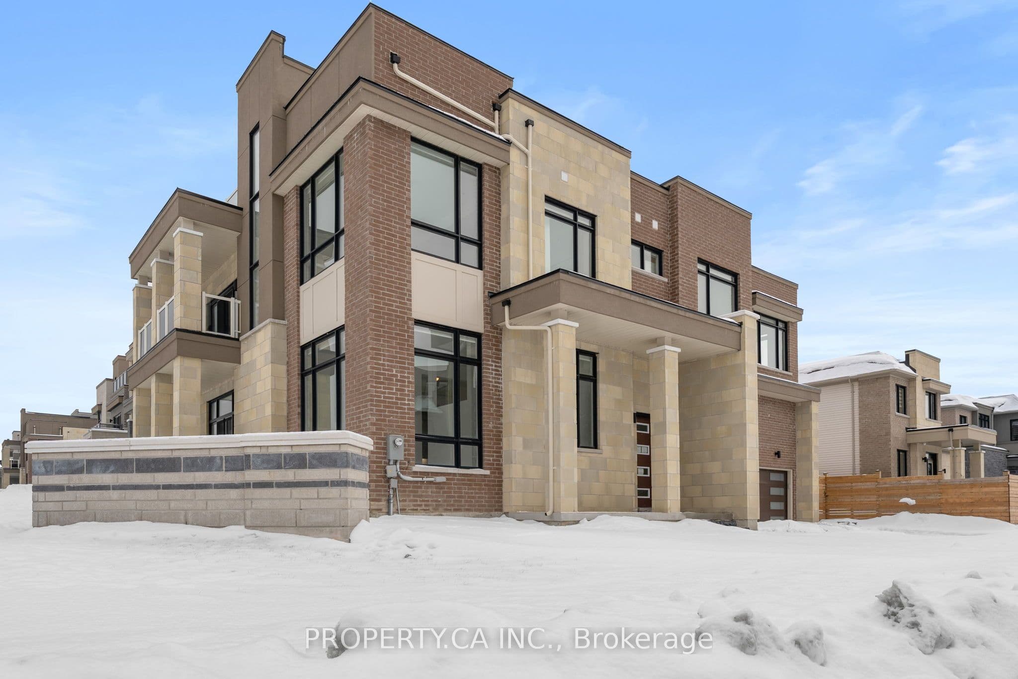 2 Yacht Drive — photo 1