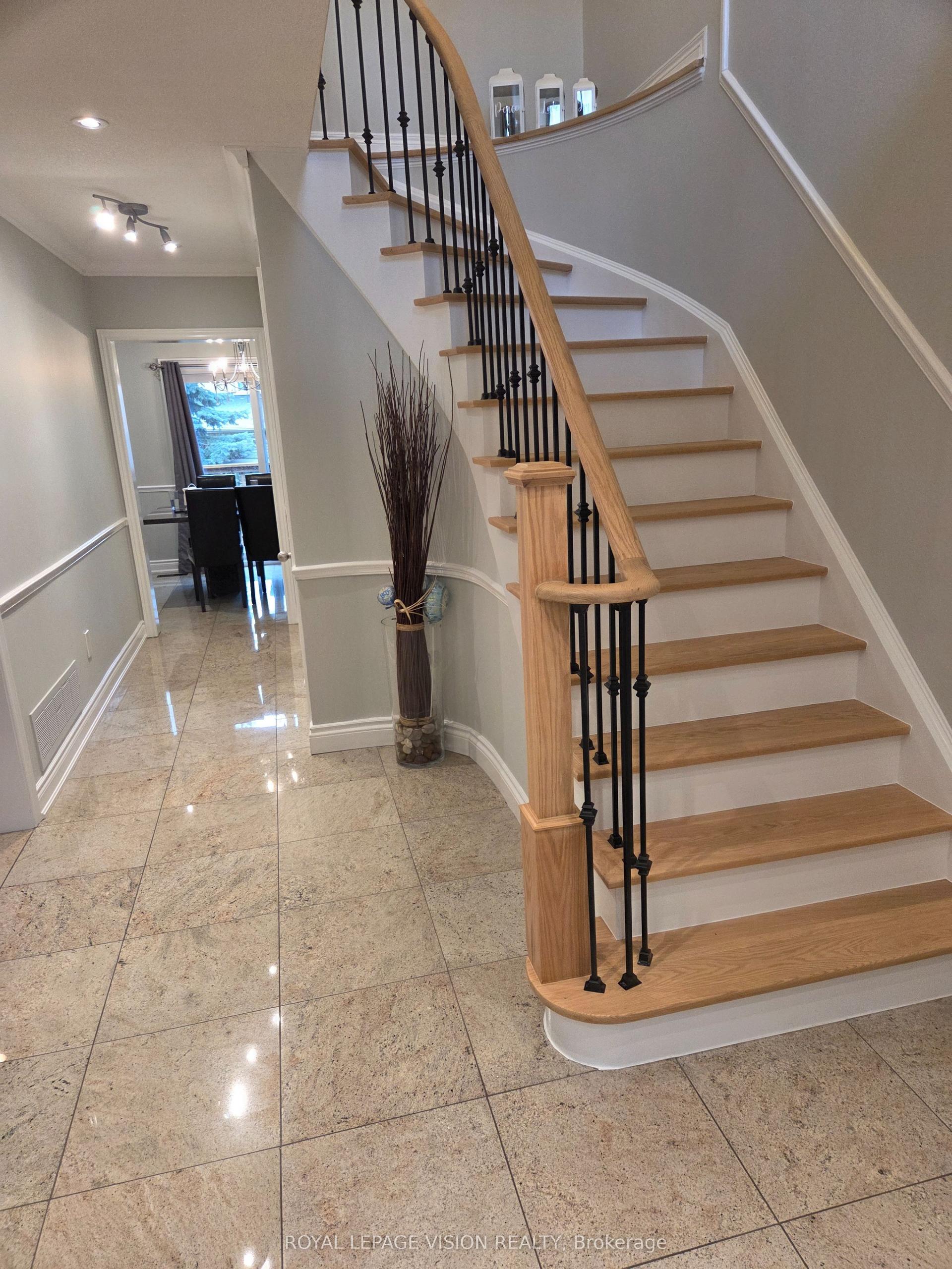 91 Princeton Gate — photo 1