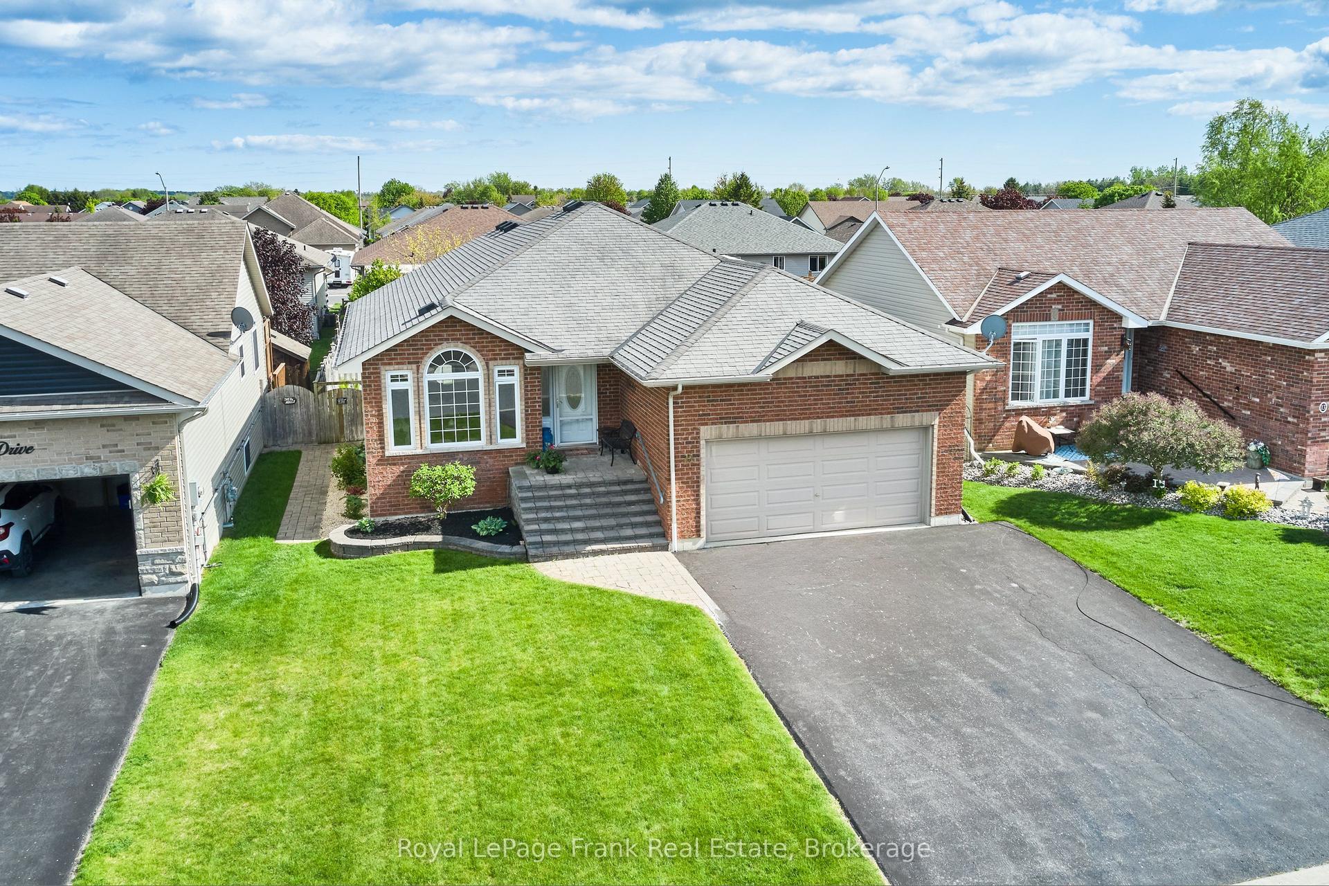 11 Fox Den Drive — photo 1