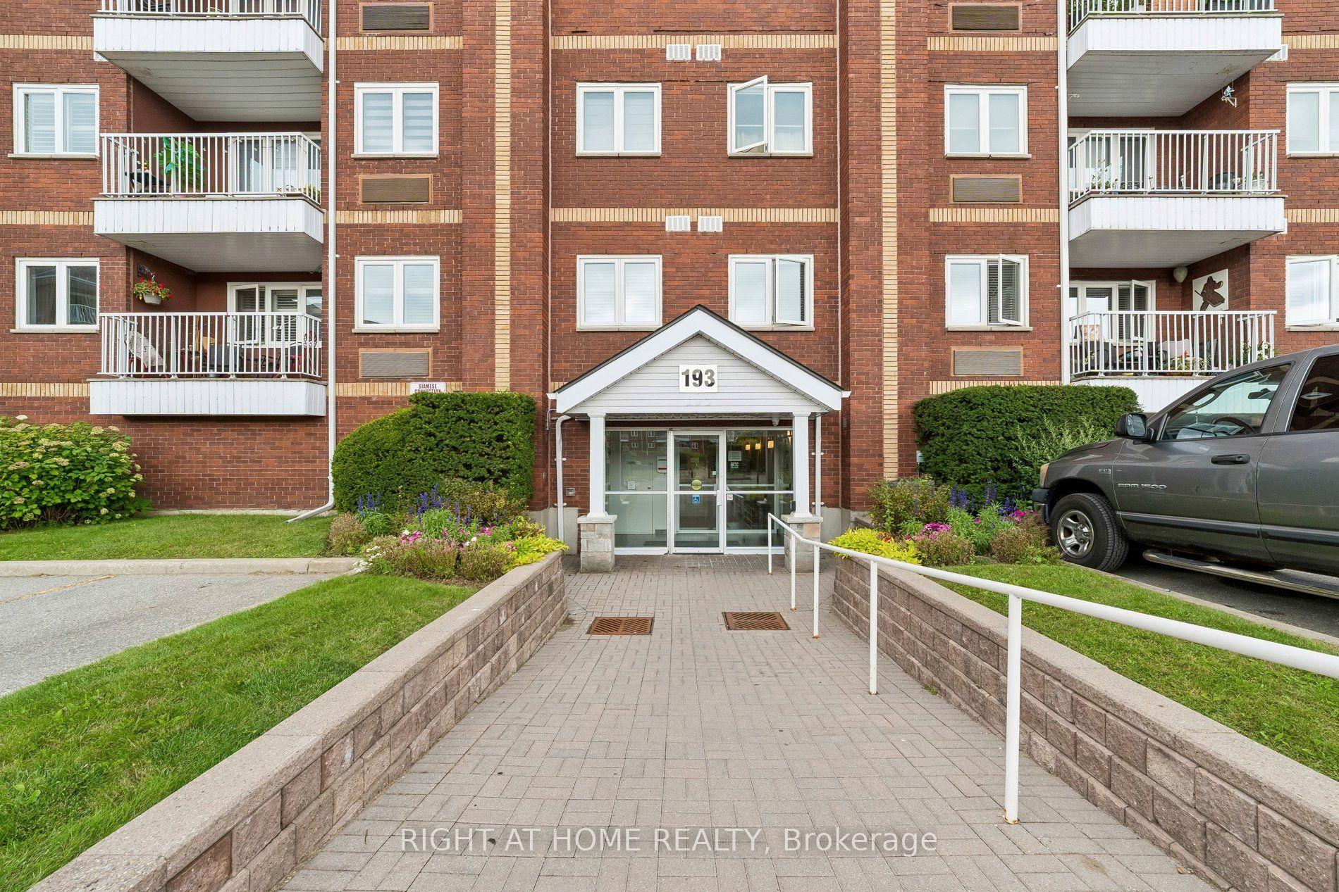 193 Lake Driveway Drive W 318 #318, Ajax — Condo for sale, photo 1