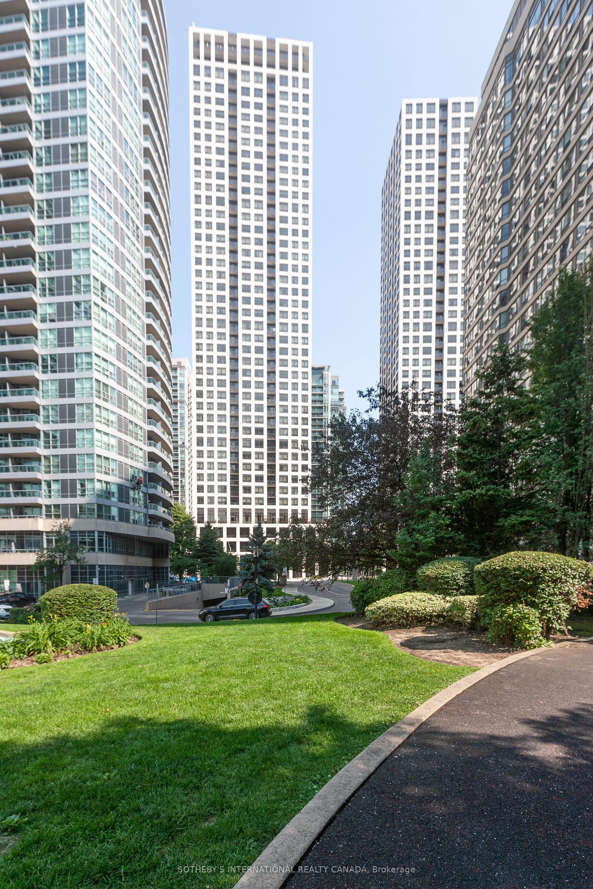 30 Elm Drive W 502 #502, Mississauga — Condo for lease, photo 1