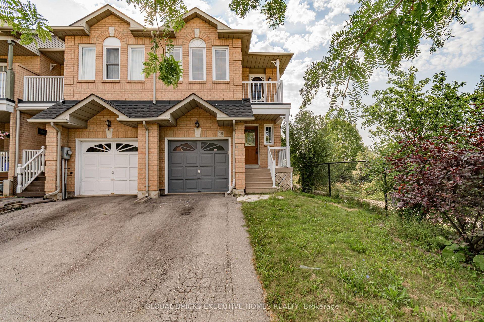 5100 Lampman Avenue, Burlington — Townhouse for lease, photo 1
