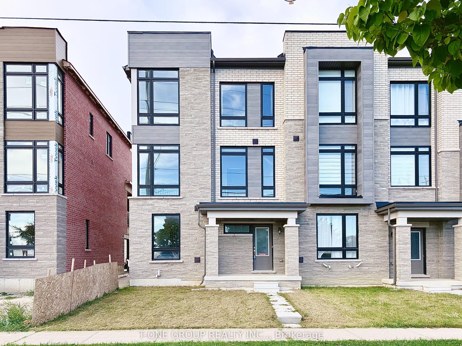 110 Blick Crescent, Aurora — Townhouse for sale, photo 1
