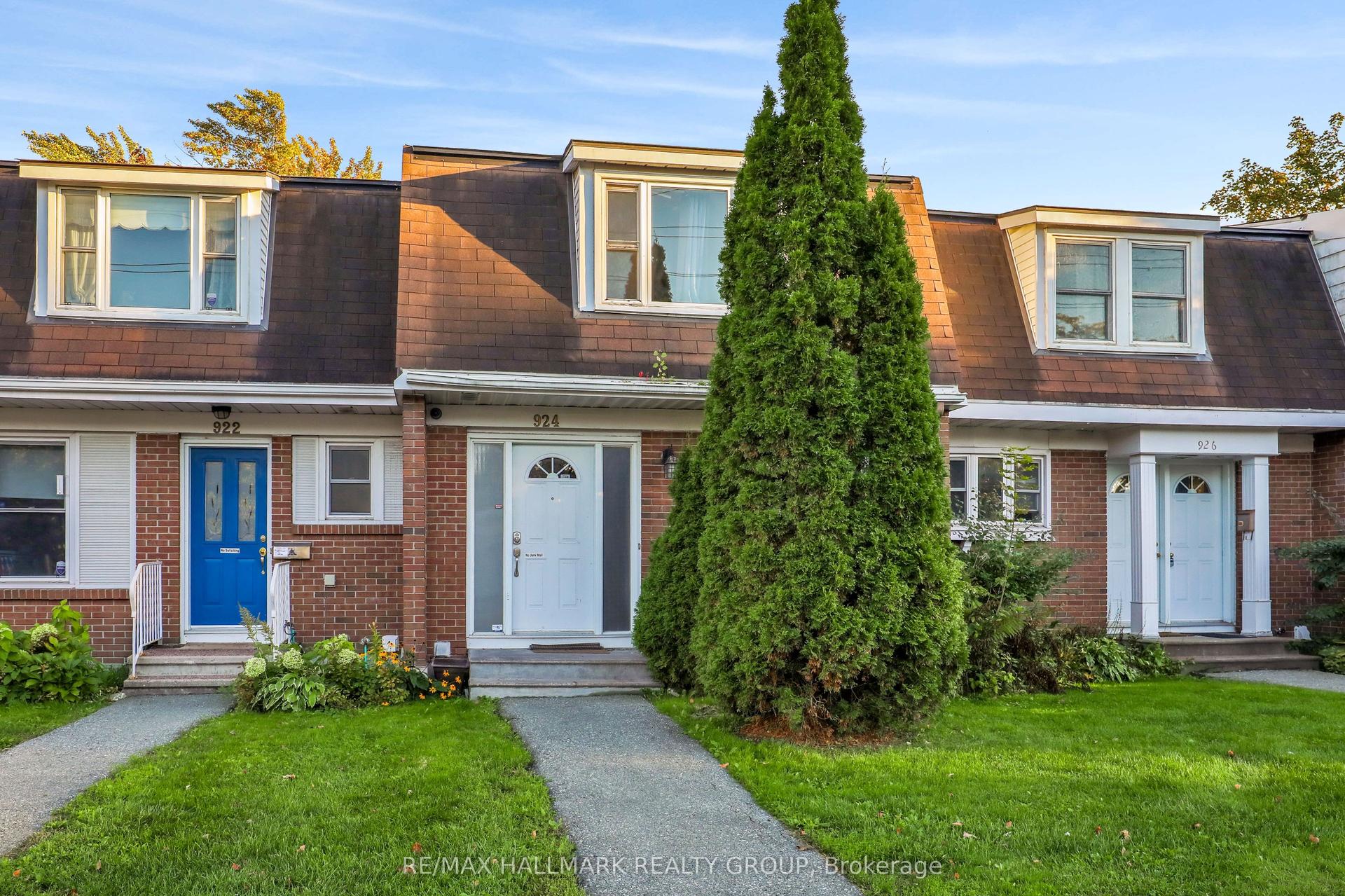 924 Dynes Road, Mooneys Bay - Carleton Heights and Area — Condo Town for lease, photo 1