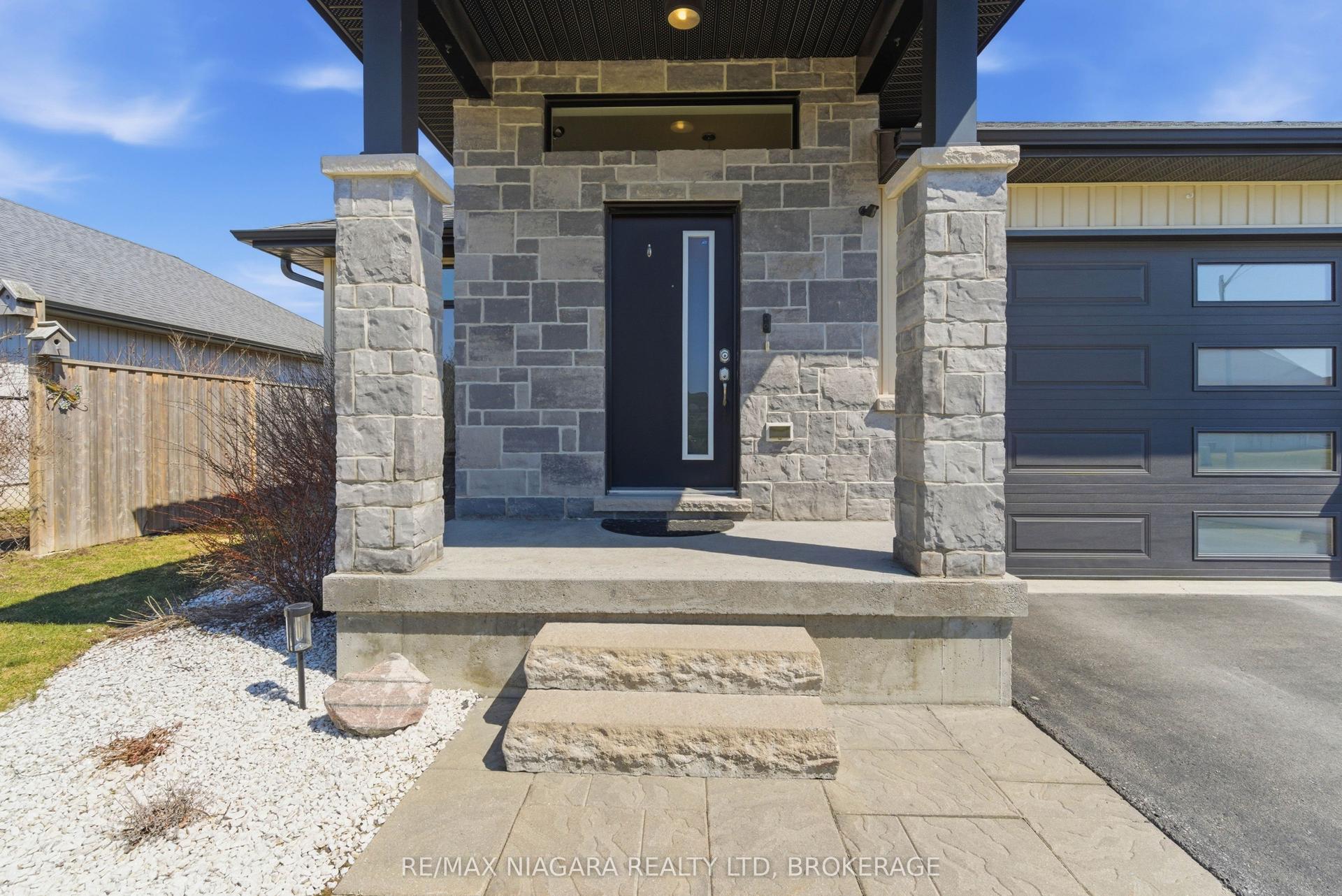 9 Granite Drive — photo 1