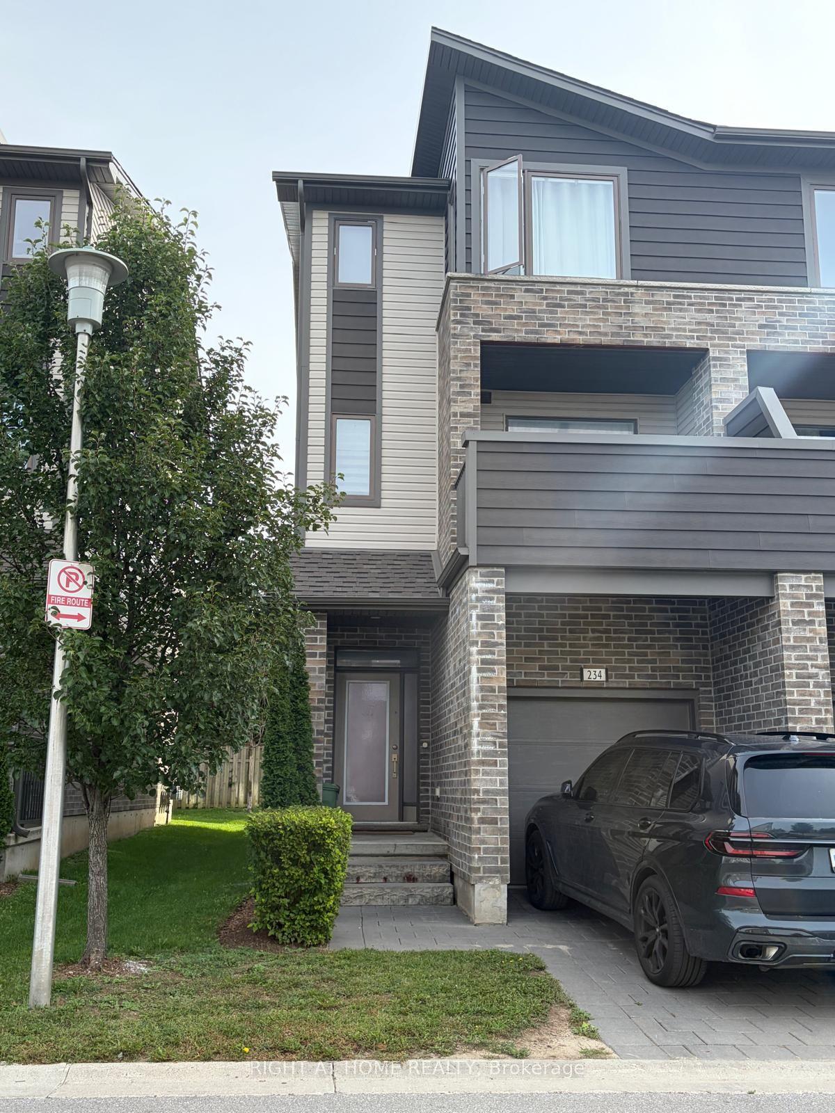 1960 Dalmagarry Road 234 #234, London North — Condo Town for lease, photo 1