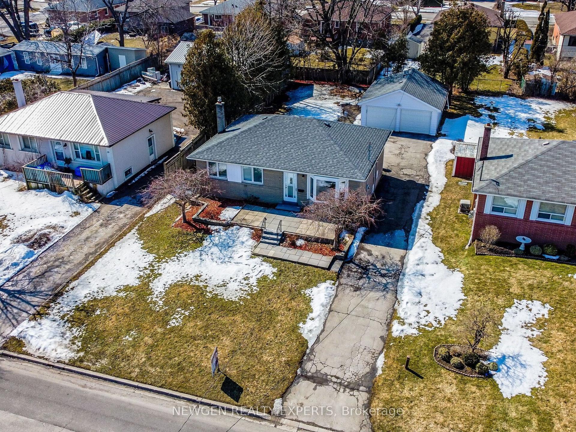 30 Linton Avenue E, Ajax — Detached for sale, photo 1