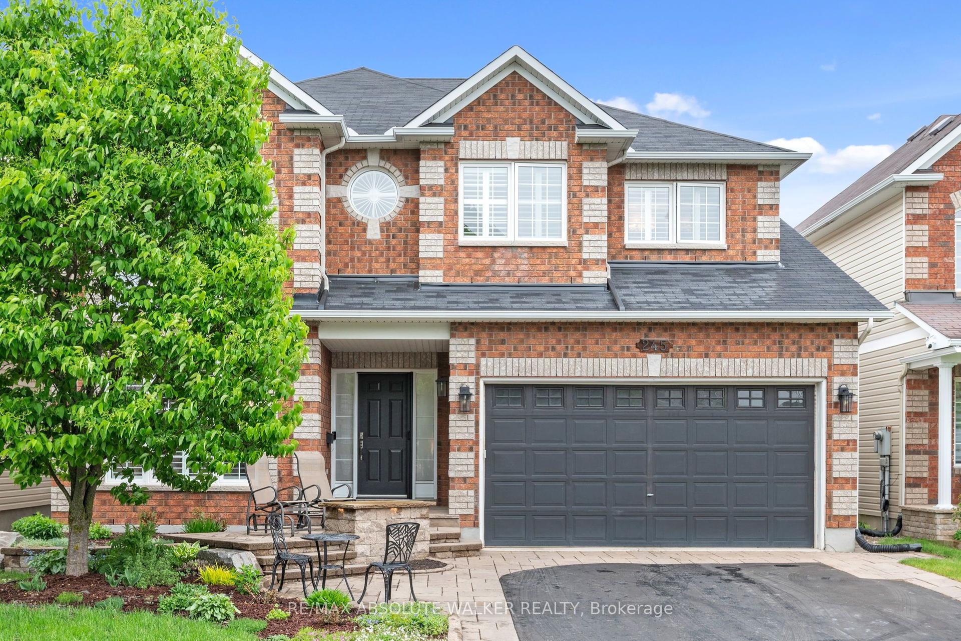 245 Lucinda Crescent, Orleans - Convent Glen and Area — Detached for sale, photo 1
