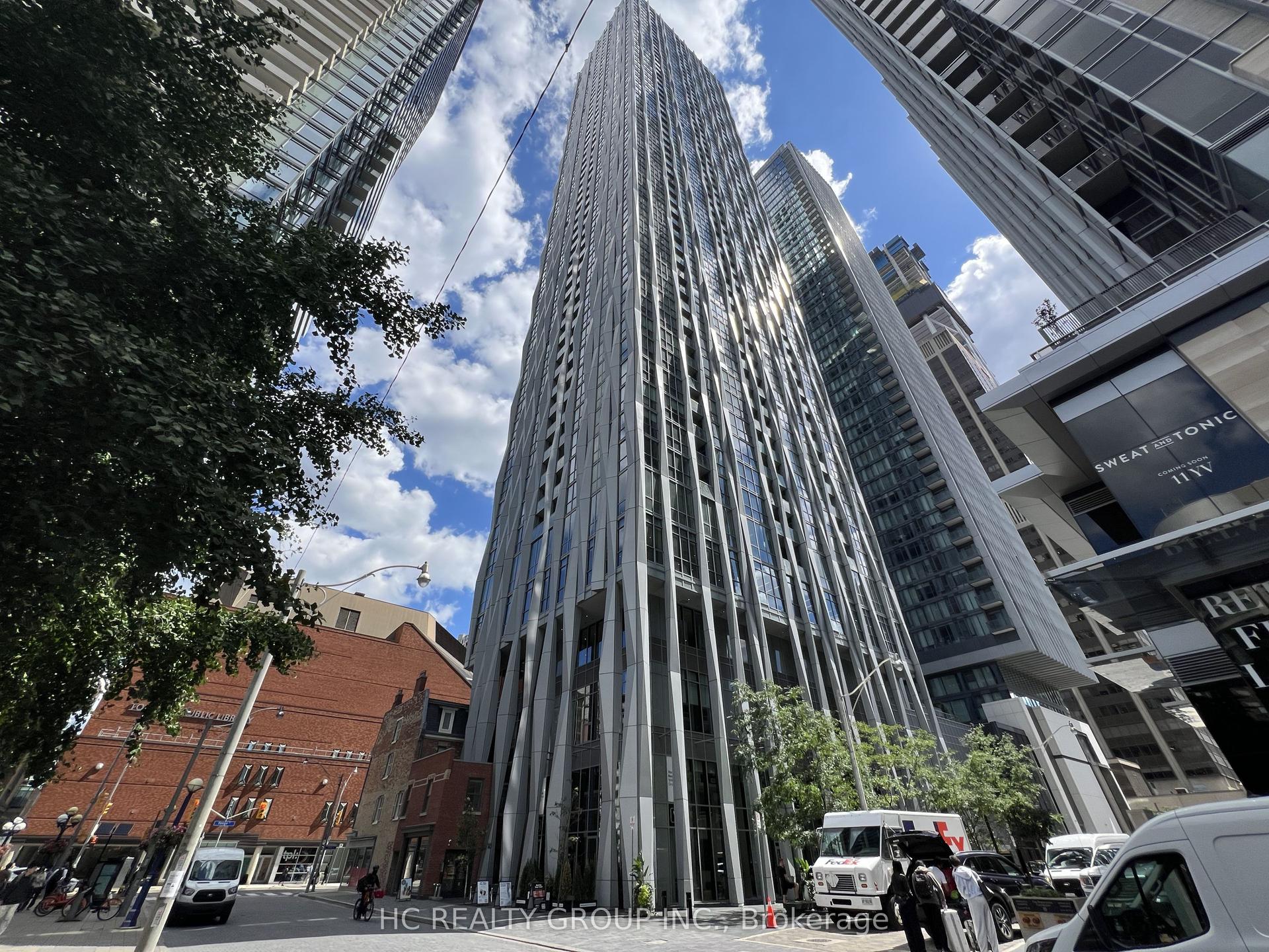 1 Yorkville Ave 4512 Avenue, Toronto — Condo for sale, photo 1