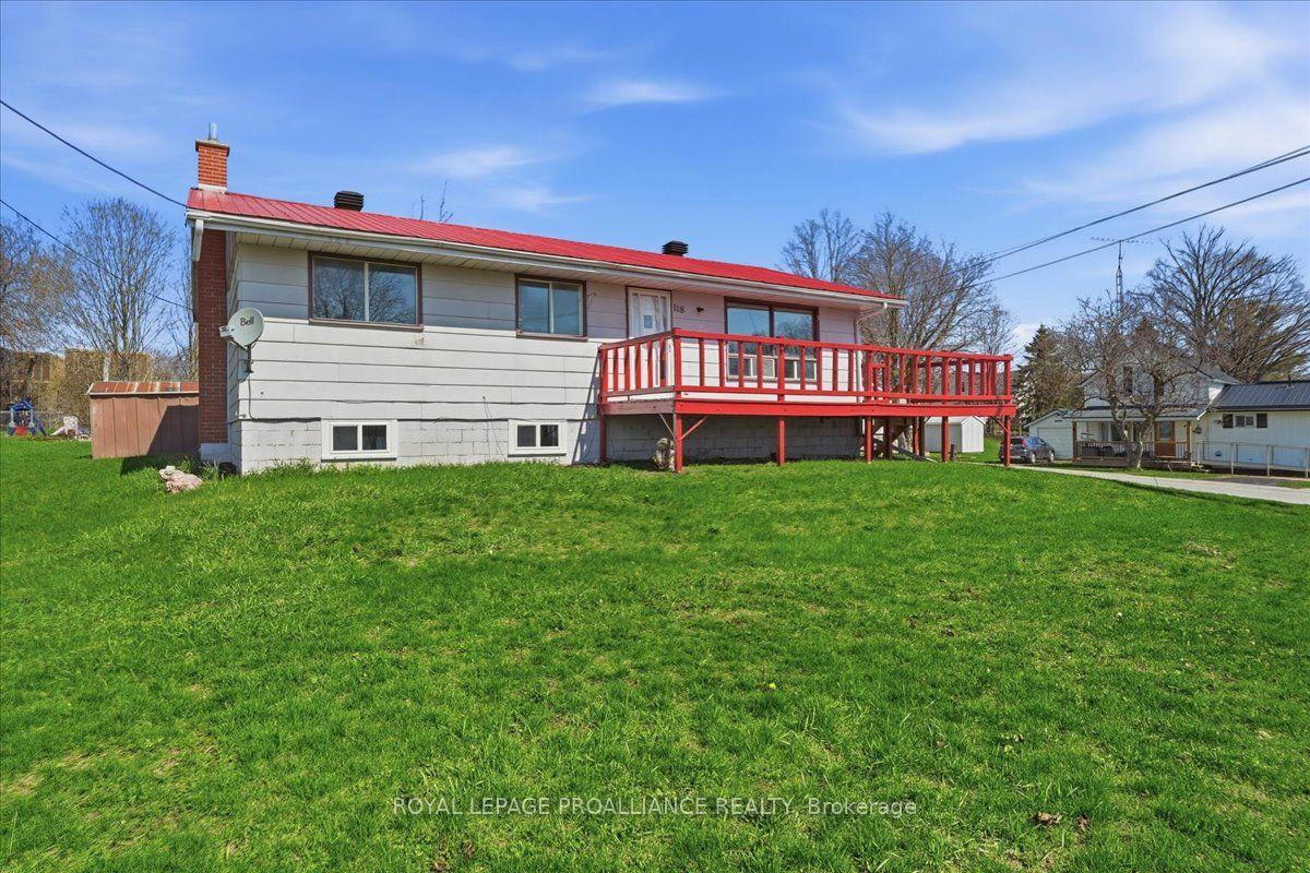 118 River Street E — photo 1