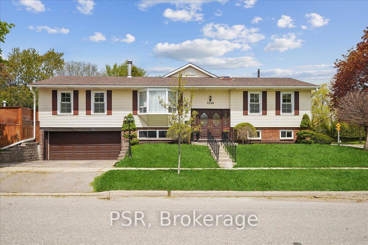 2204 Cartier Crescent — photo 1