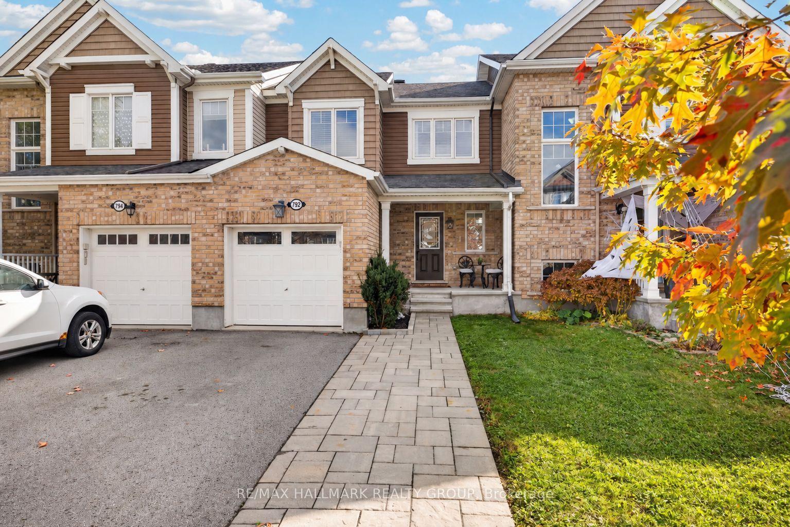792 Mayfly Crescent, Barrhaven — Townhouse for sale, photo 1