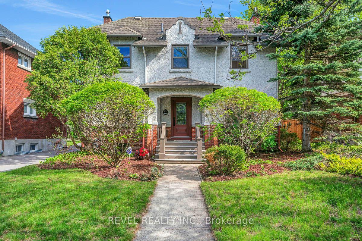 320 CLEMOW Avenue — photo 1