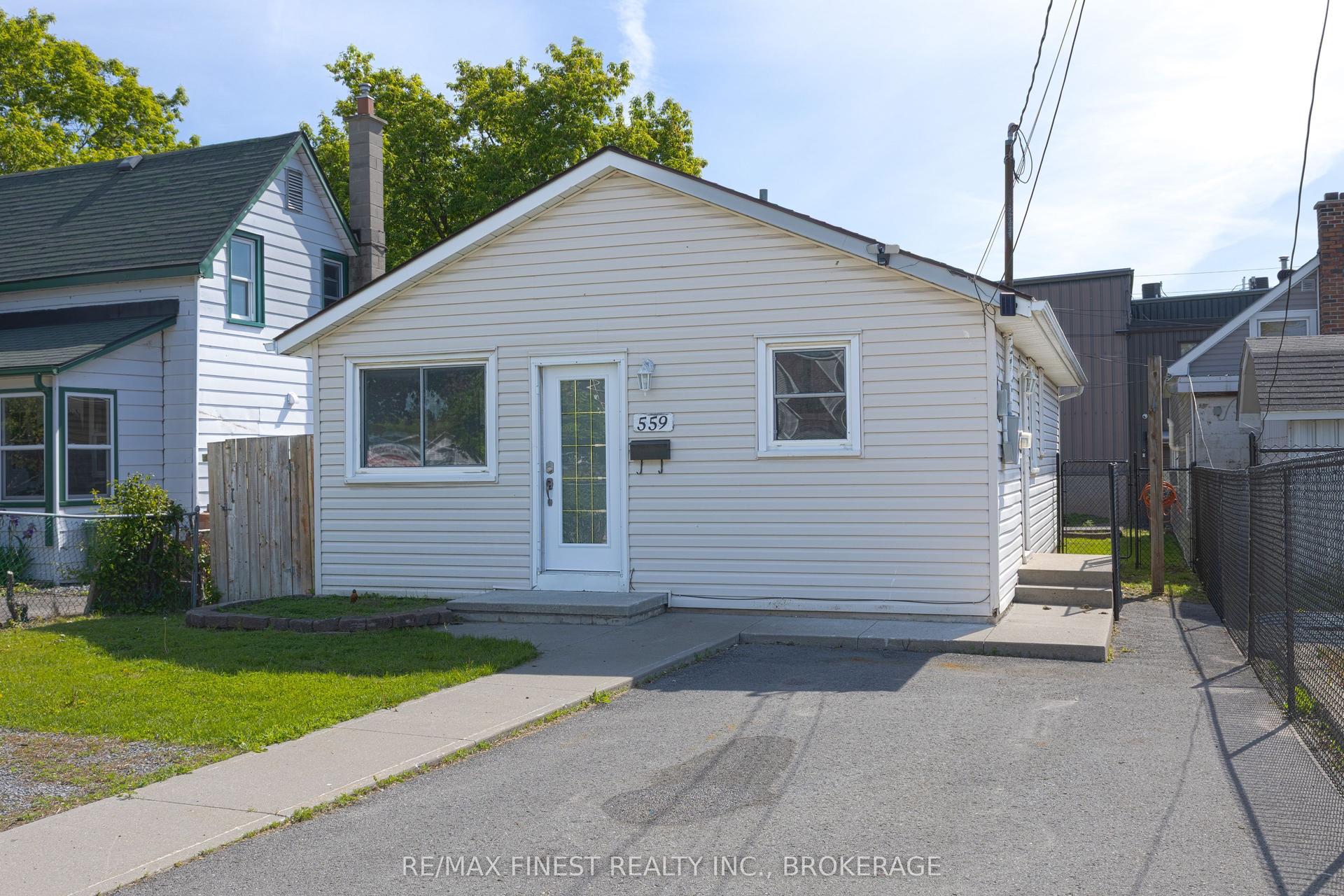 559 MacDonnell Street — photo 1