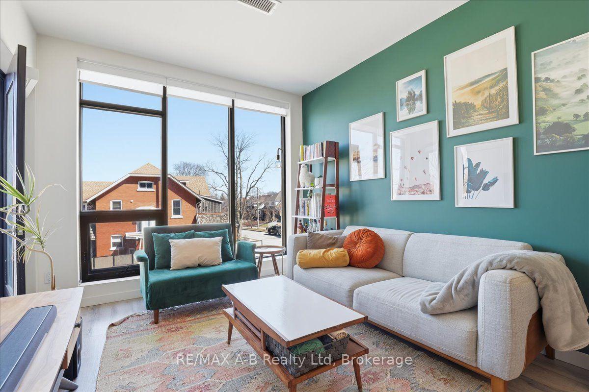 690 King Street W 214 #214 — photo 1