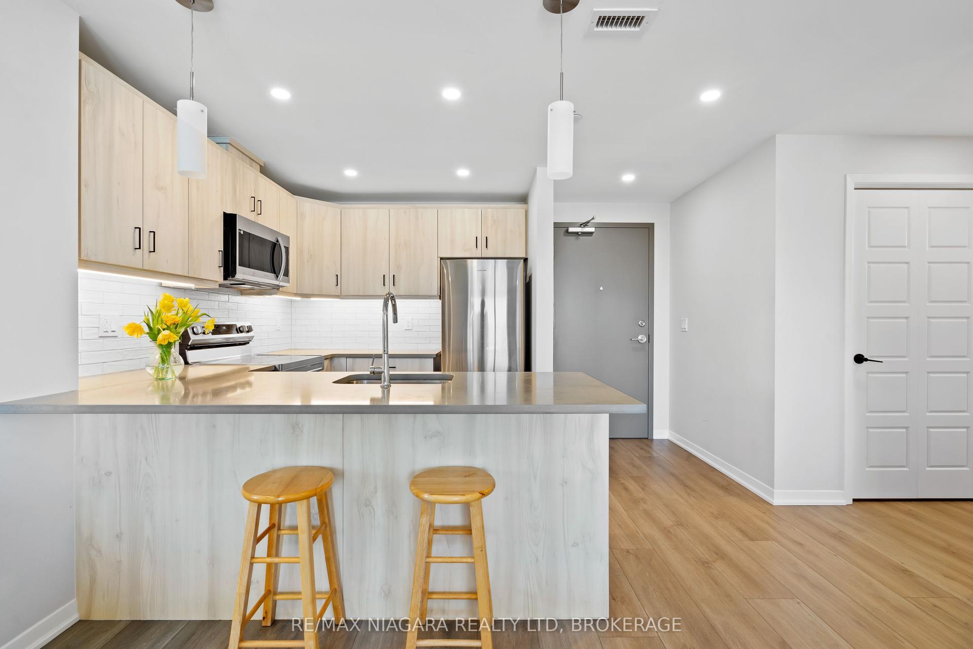 3998 Victoria Avenue 301 #301, Lincoln — Condo for lease, photo 1