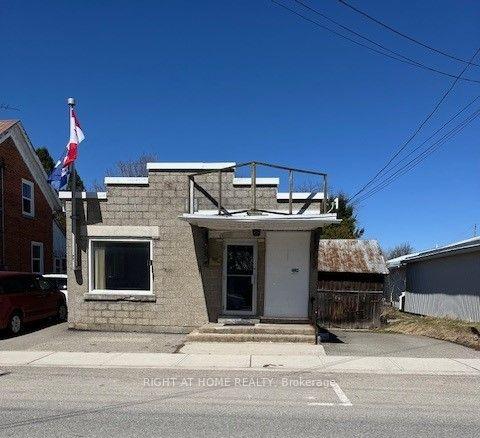 8 Main Street N — photo 1