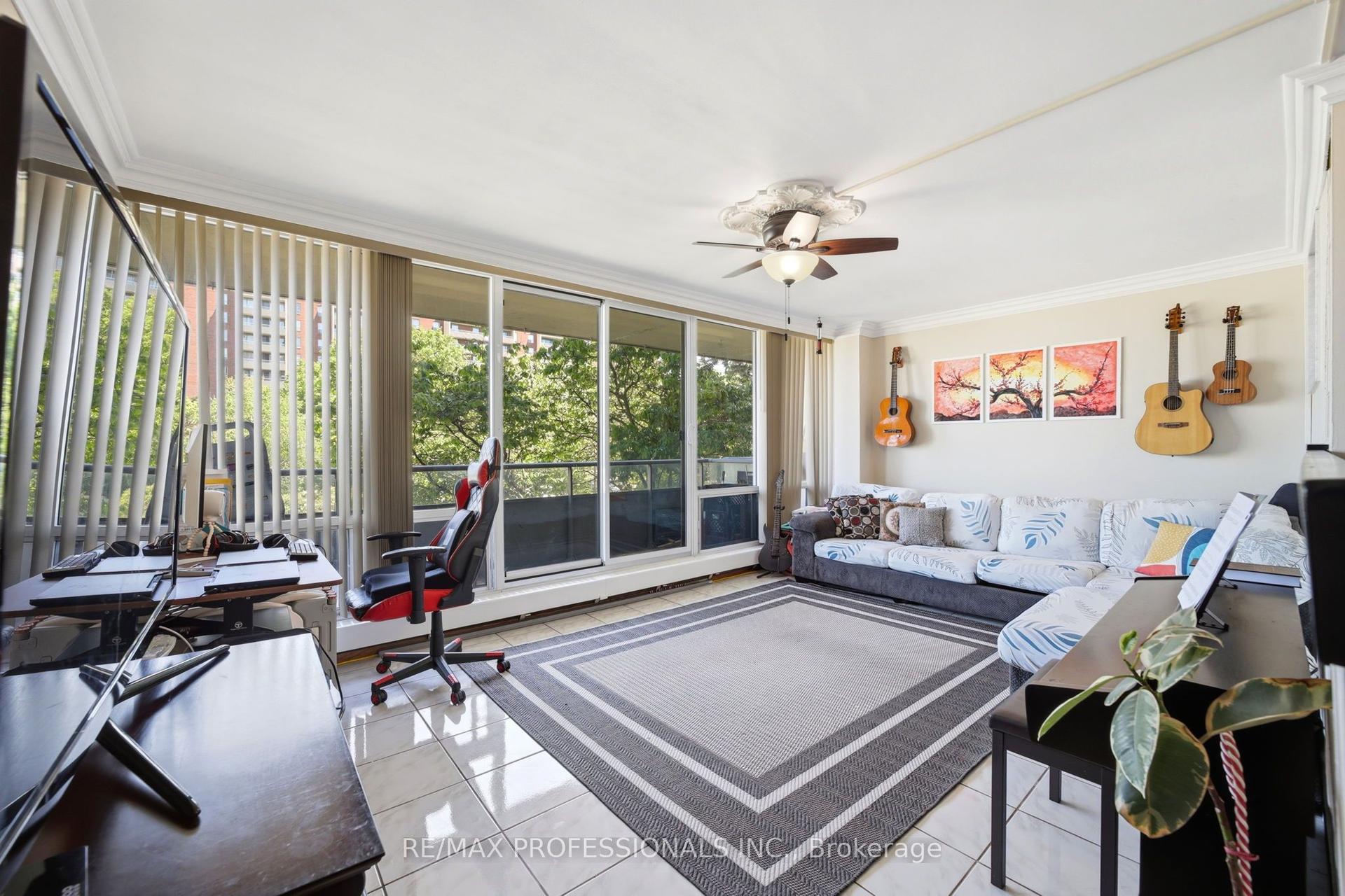 19 Four Winds Drive 204 #204, Toronto — Condo for sale, photo 1