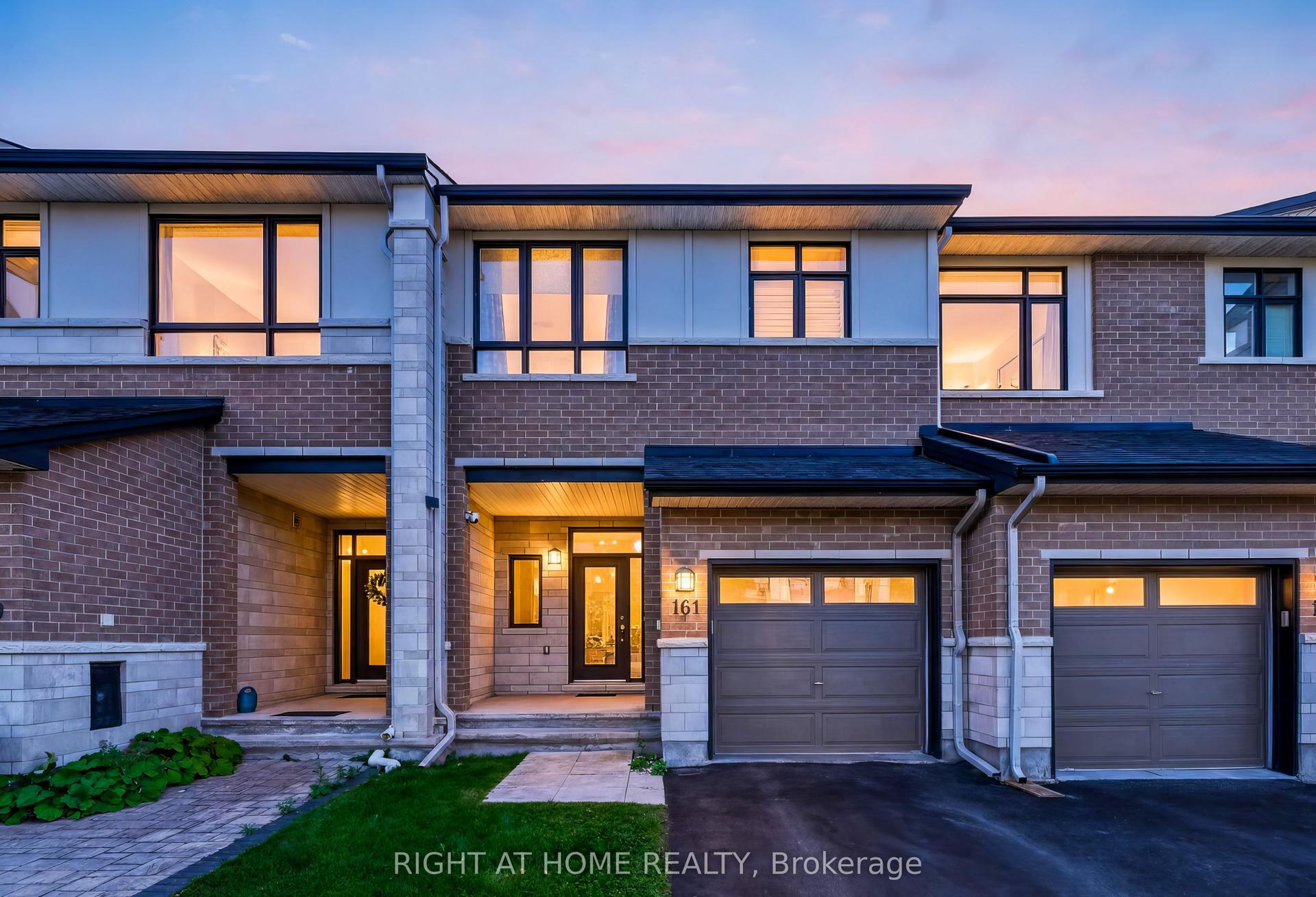 161 Mattingly Way, Blossom Park - Airport and Area — Townhouse for lease, photo 1