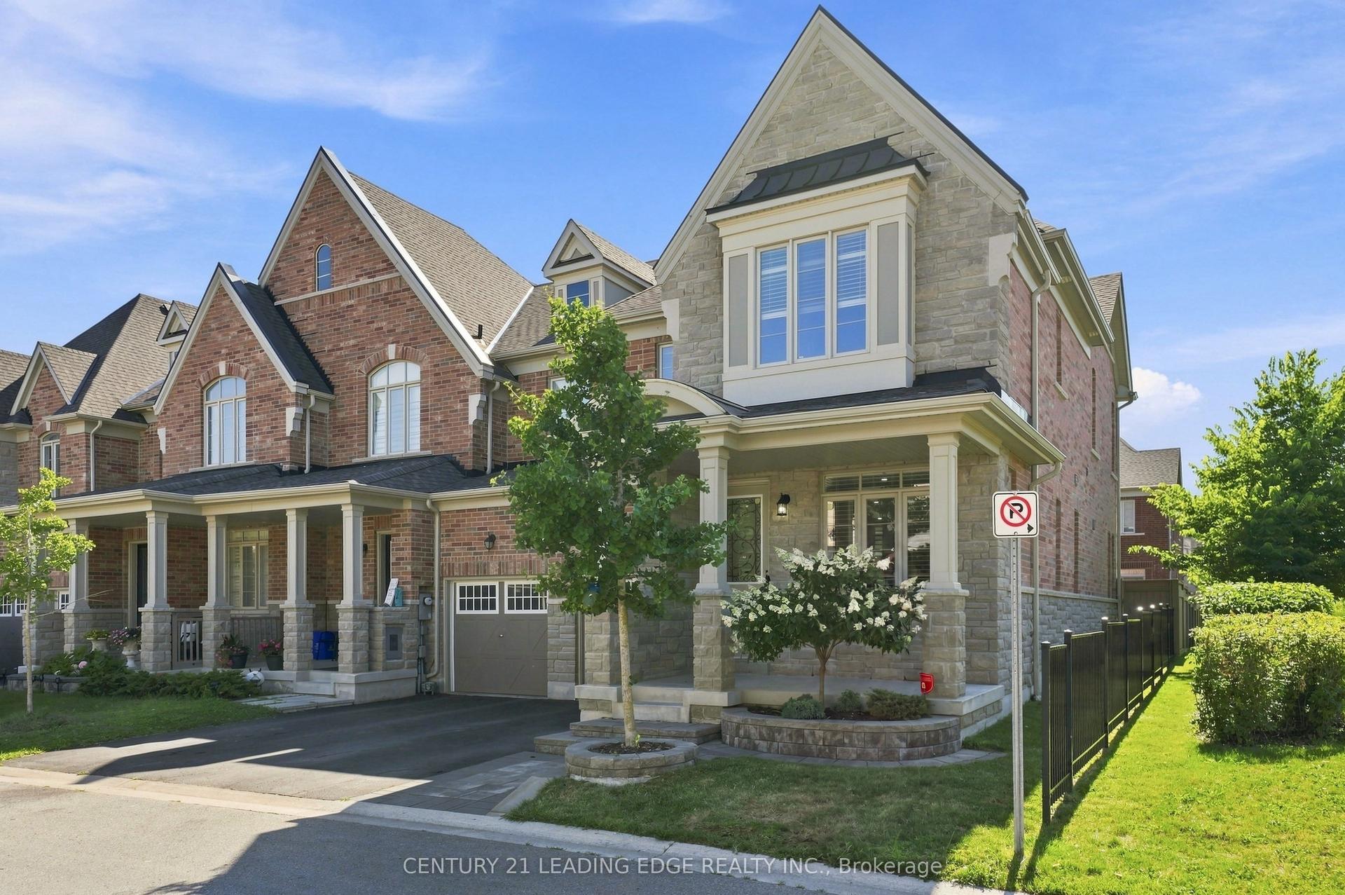 42 Workmens Circle, Ajax — Townhouse for sale, photo 1