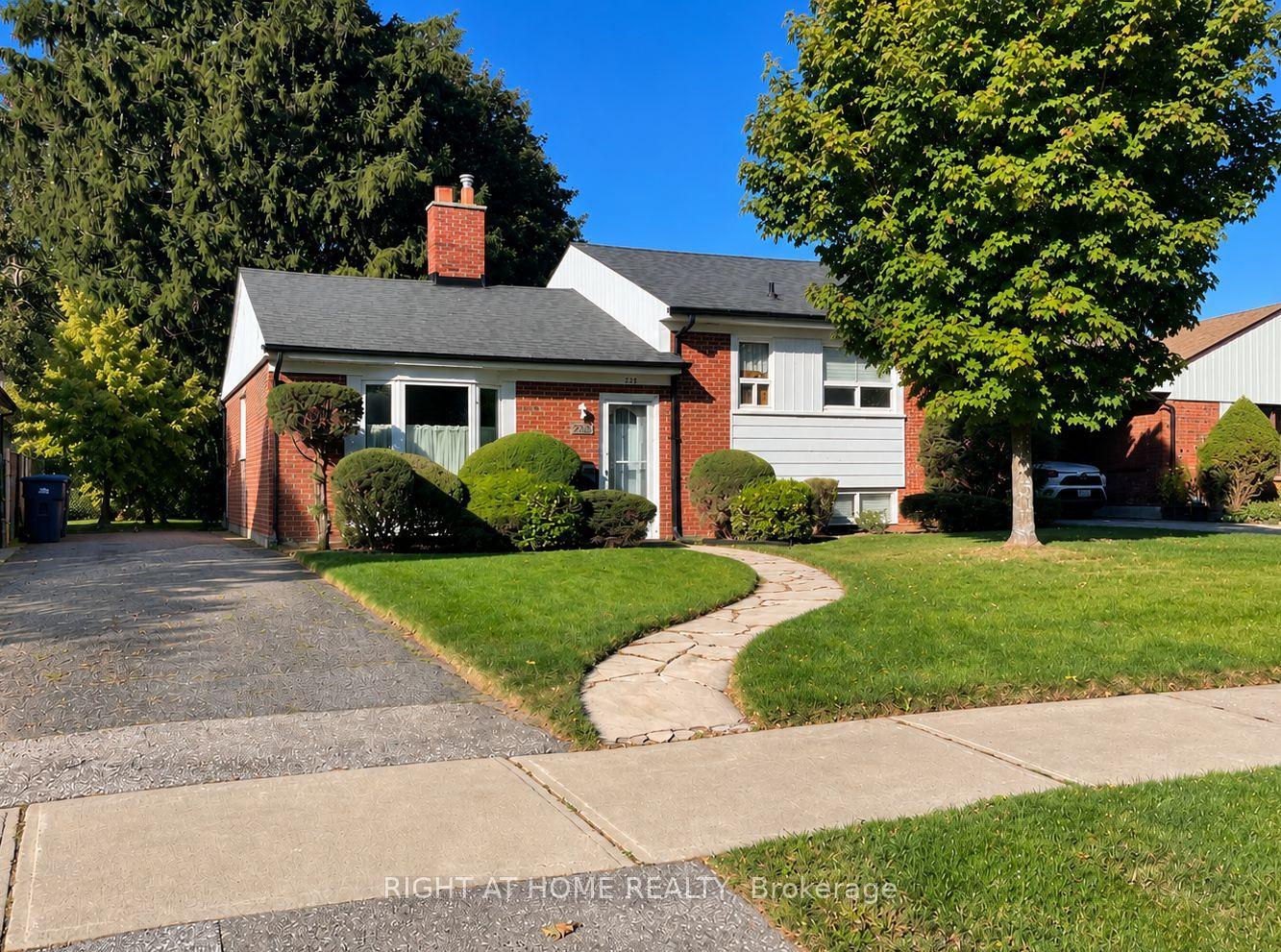 223 Ellendale Drive, Toronto — Detached for sale, photo 1