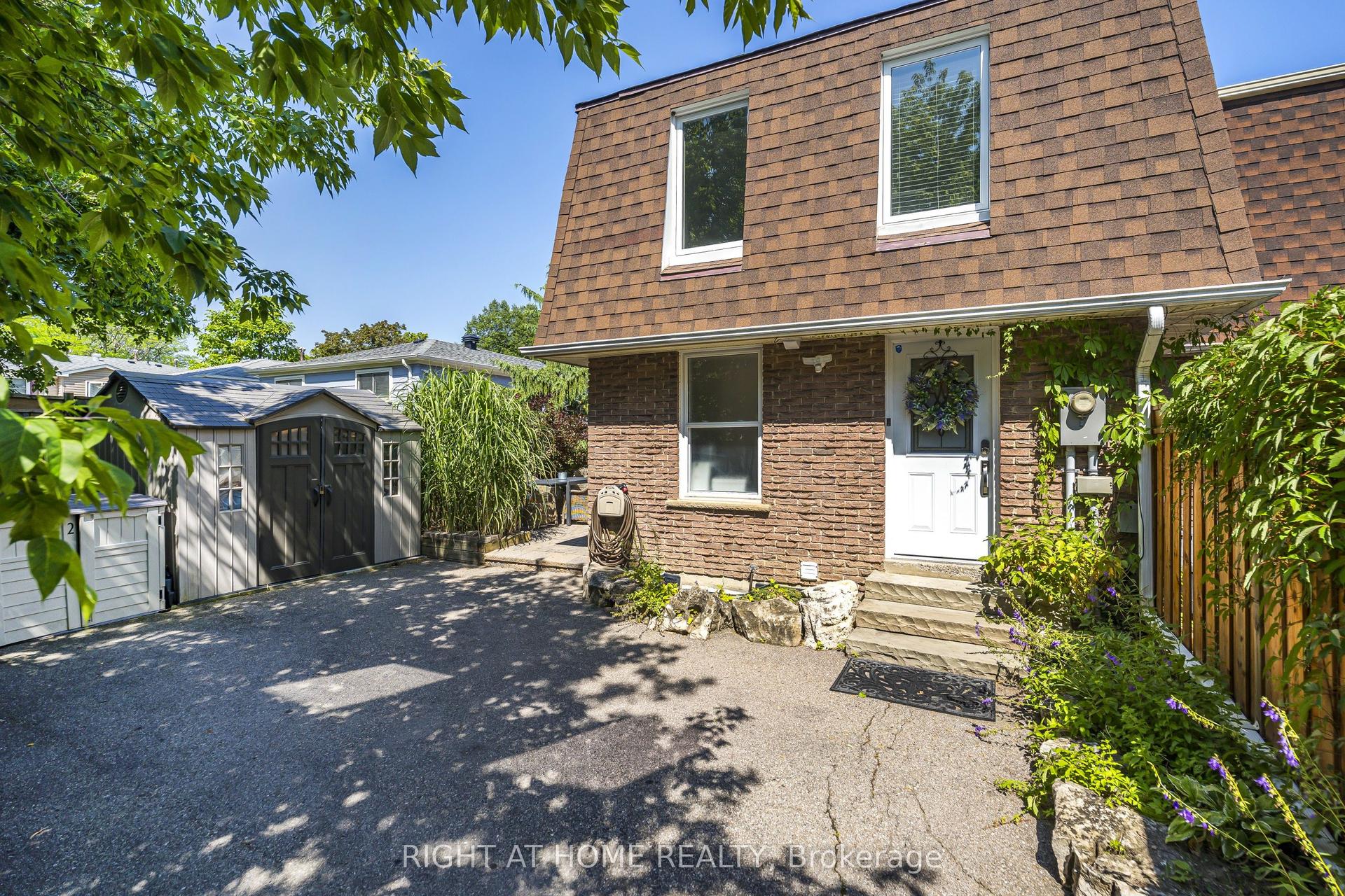 56 Penwick Crescent, Richmond Hill — Townhouse for sale, photo 1