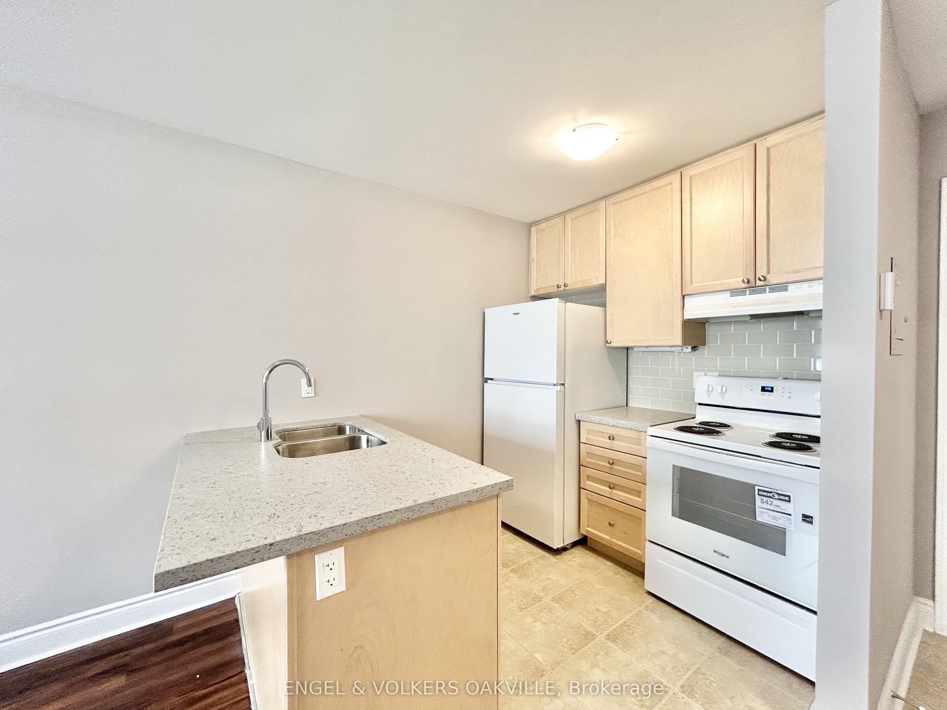 9 Thirty Third Street 106 #106, Toronto — Multiplex for lease, photo 1