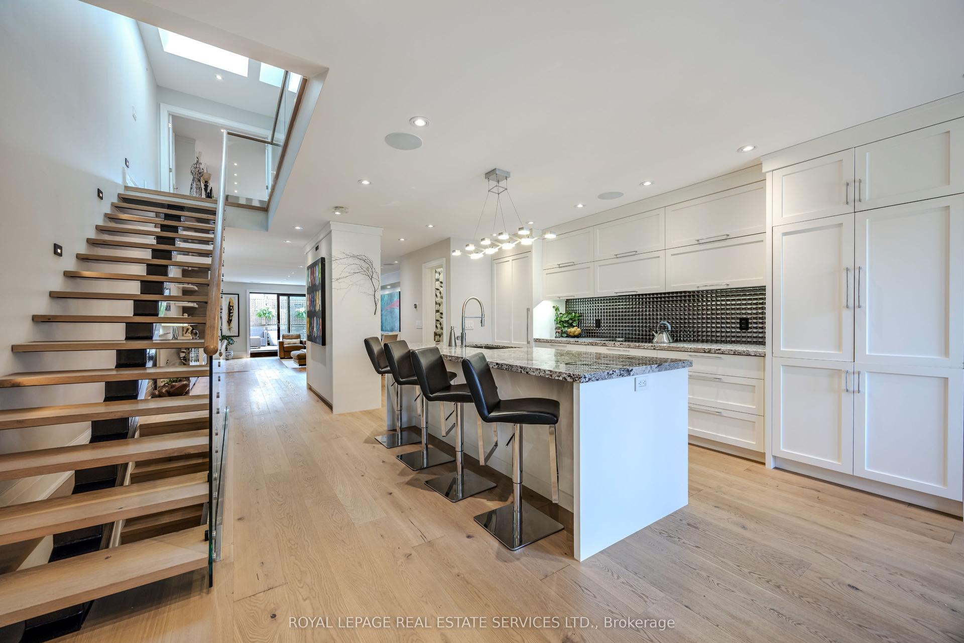 91 Old Mill Road, Toronto — Townhouse for sale, photo 1