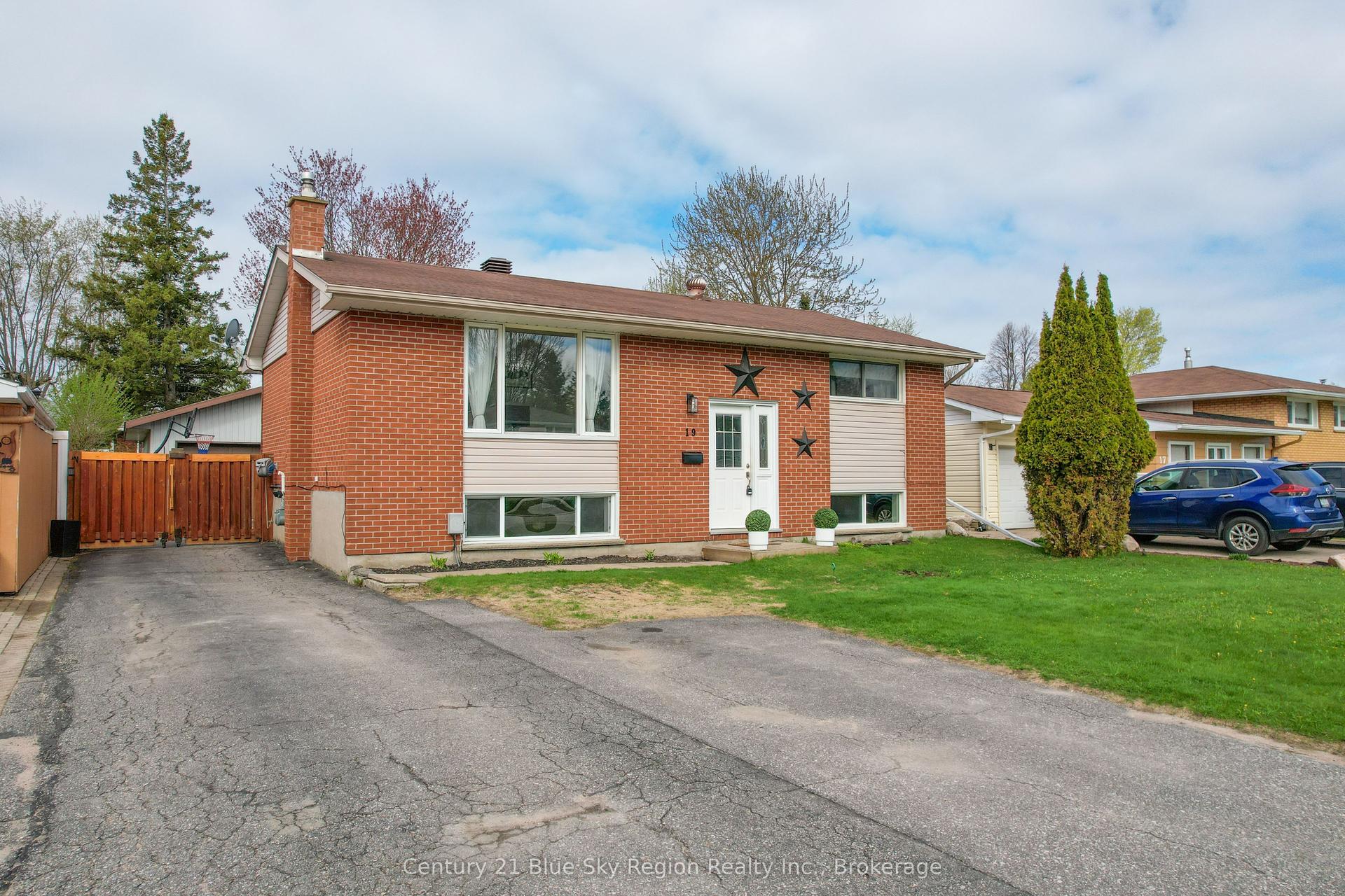 19 Marshall Park Drive — photo 1