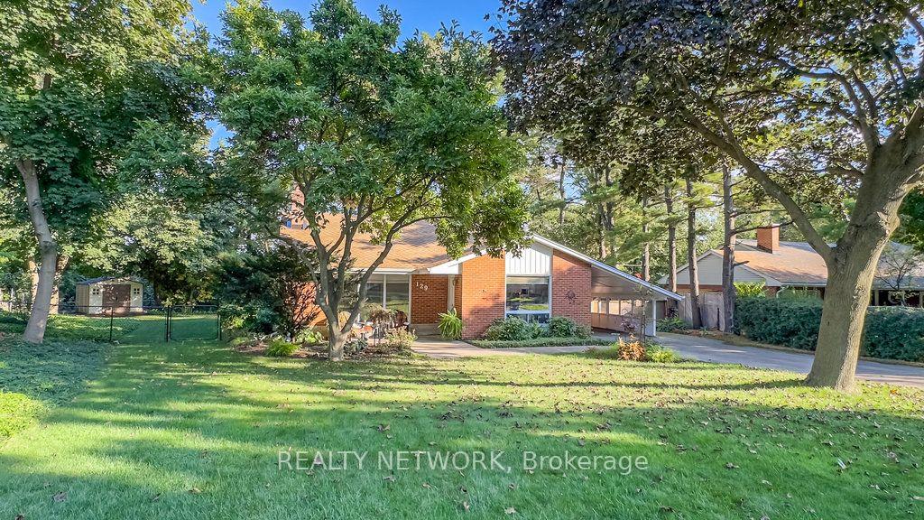 129 Oneida Boulevard — photo 1