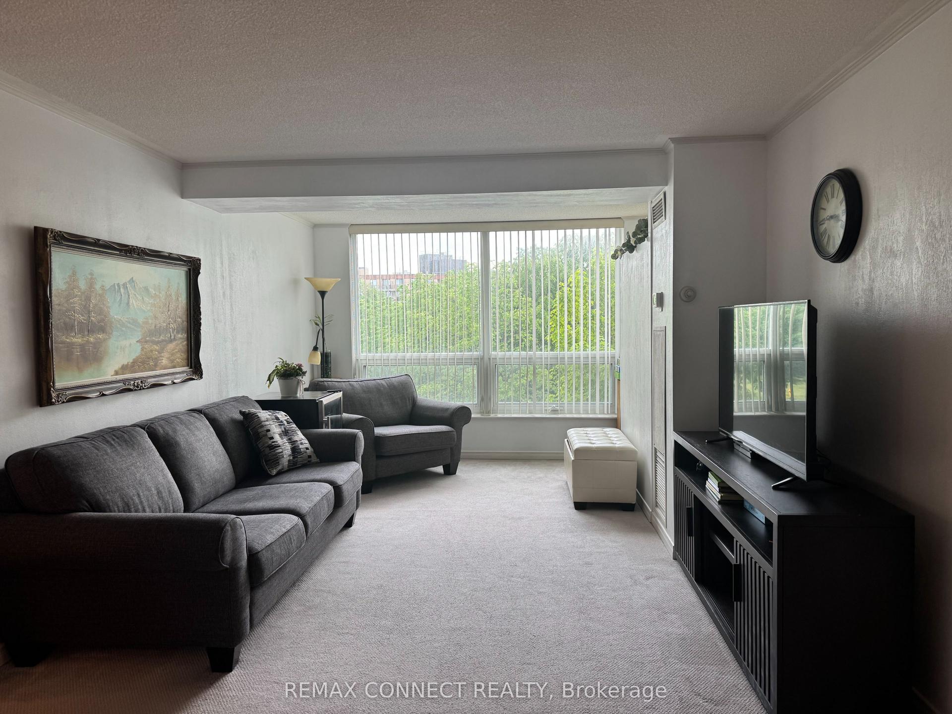326 Major Mackenzie Drive E 221 #221 — photo 1