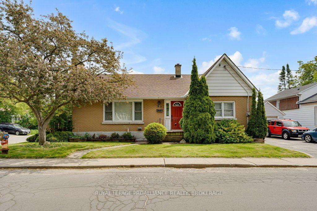 67 Mowat Avenue — photo 1