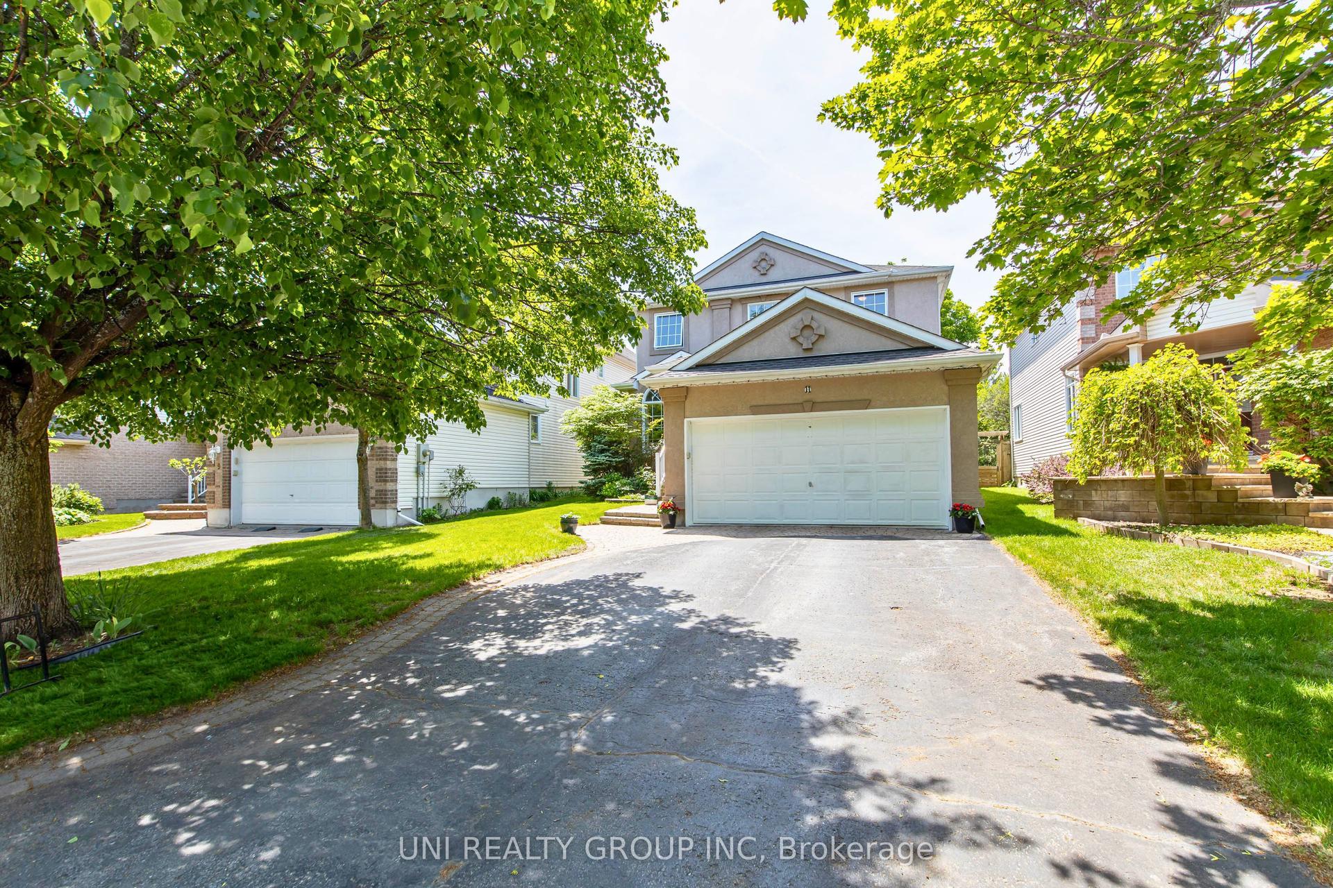 11 LANGFORD Crescent — photo 1